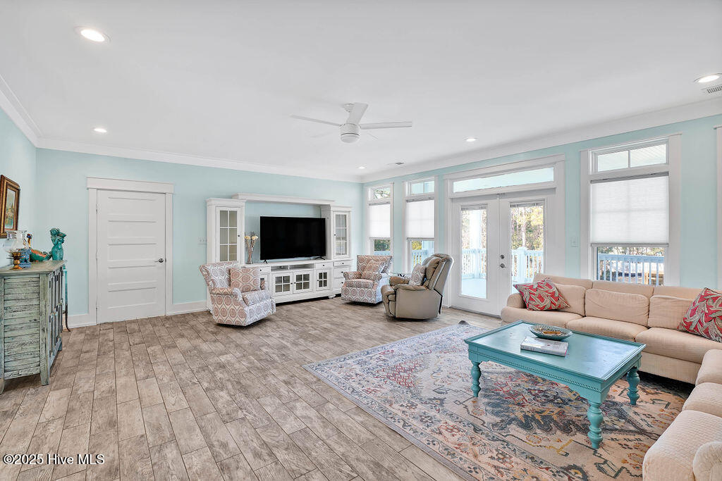 100516737 | Photo 14