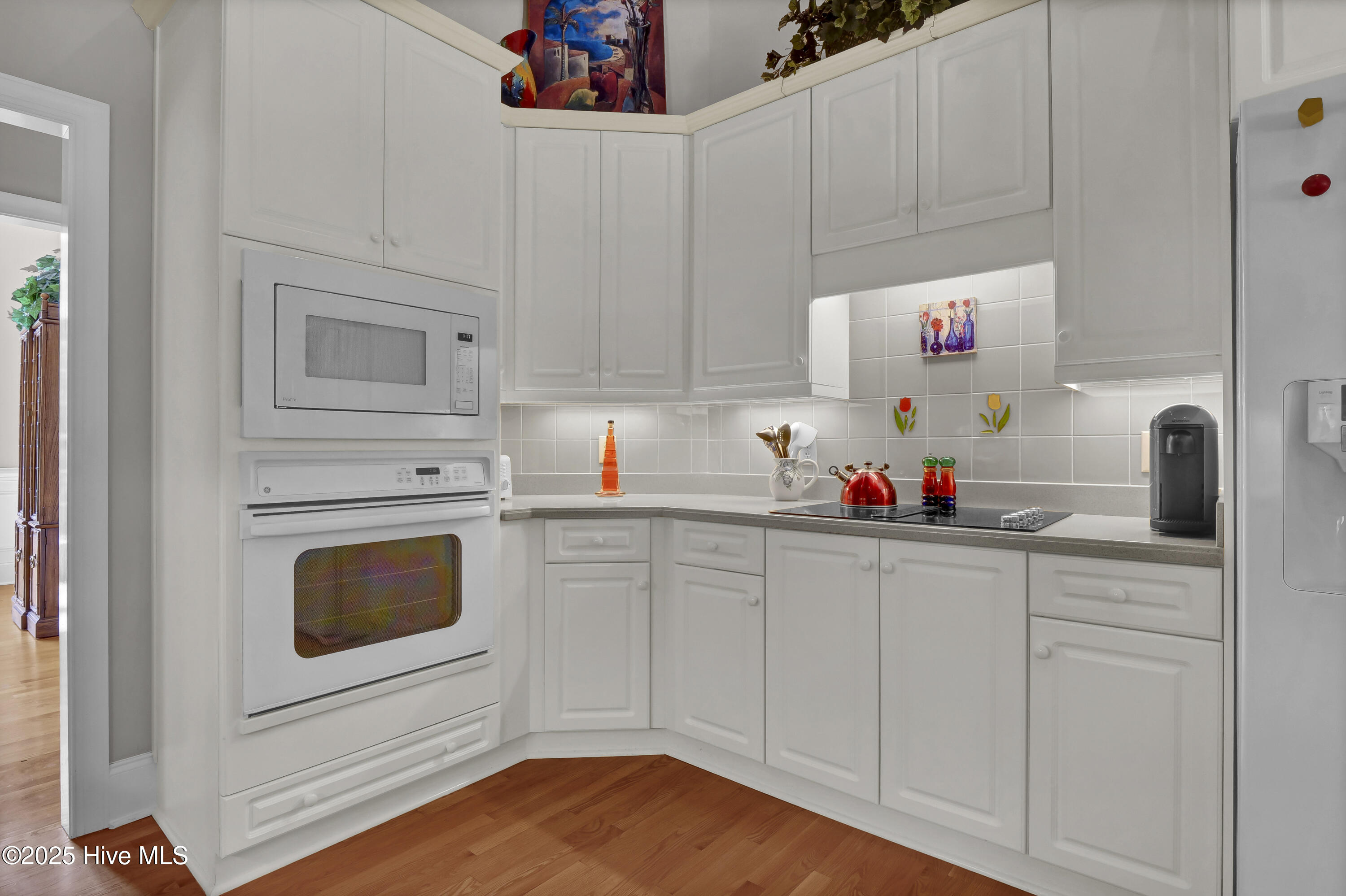 100533946 | Photo 24