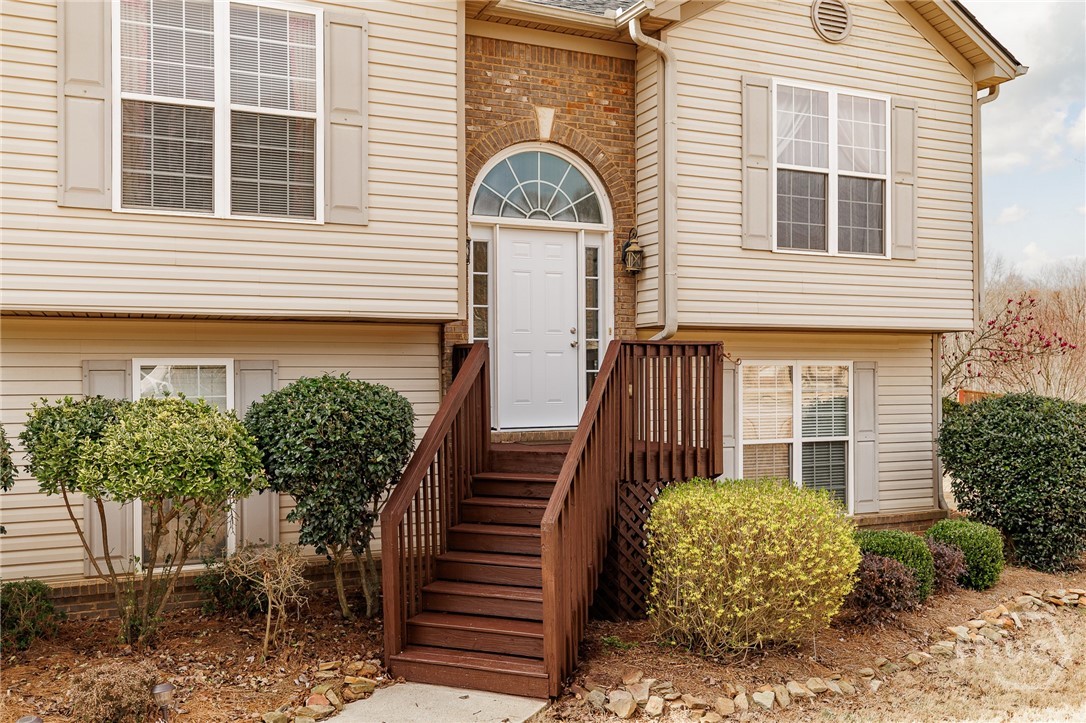 Front of Home - Stairs to Entry