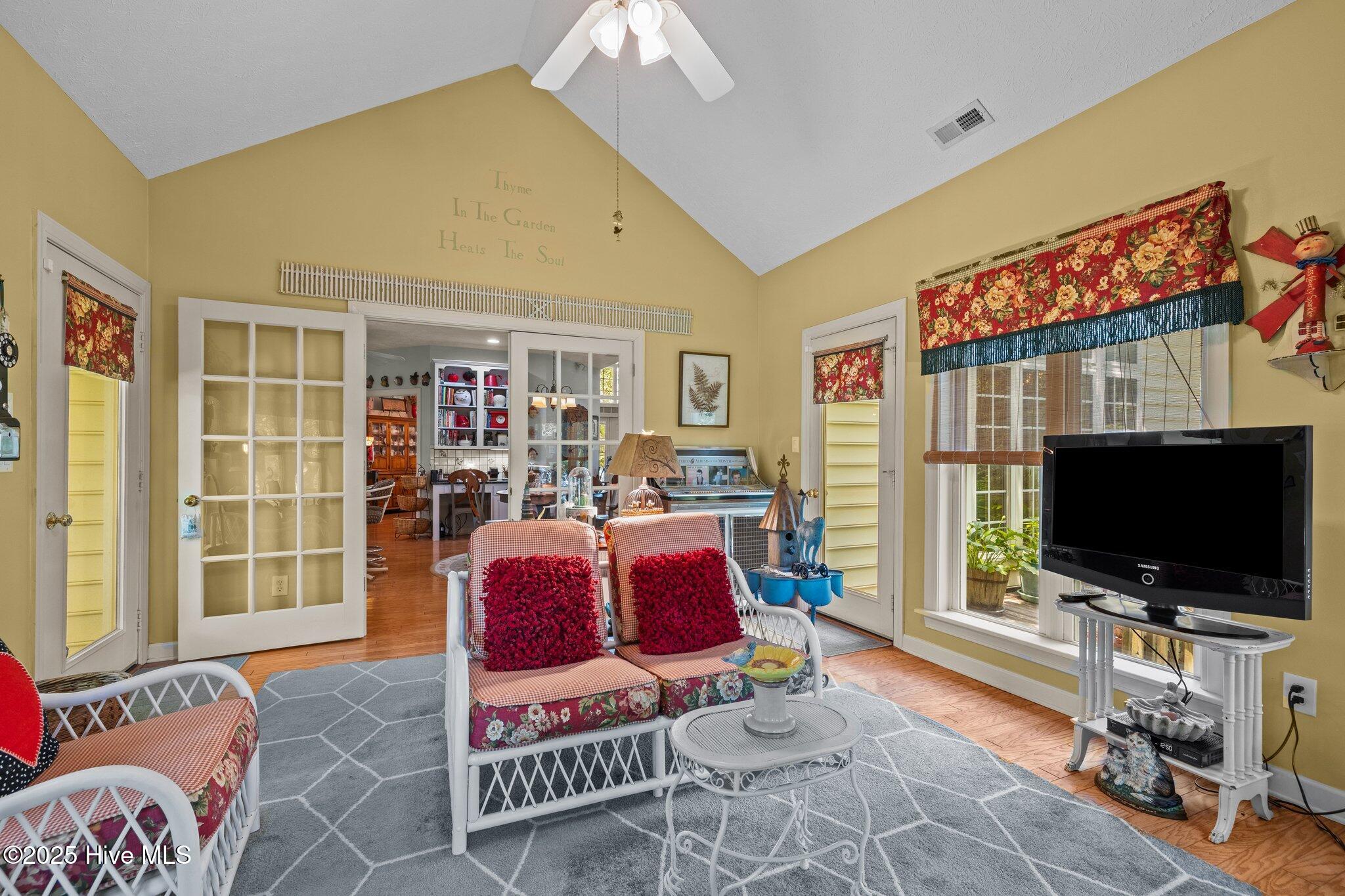 100517626 | Photo 38