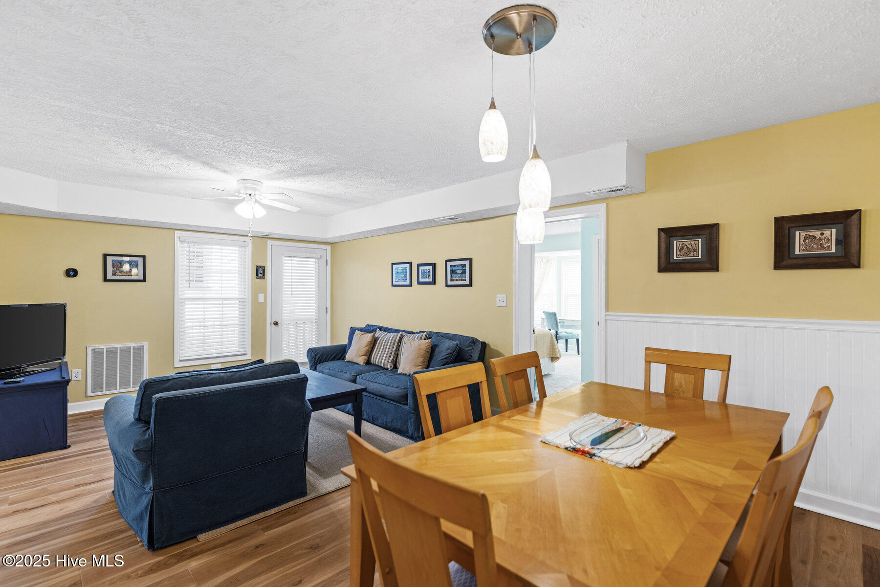 100557763 | Photo 15