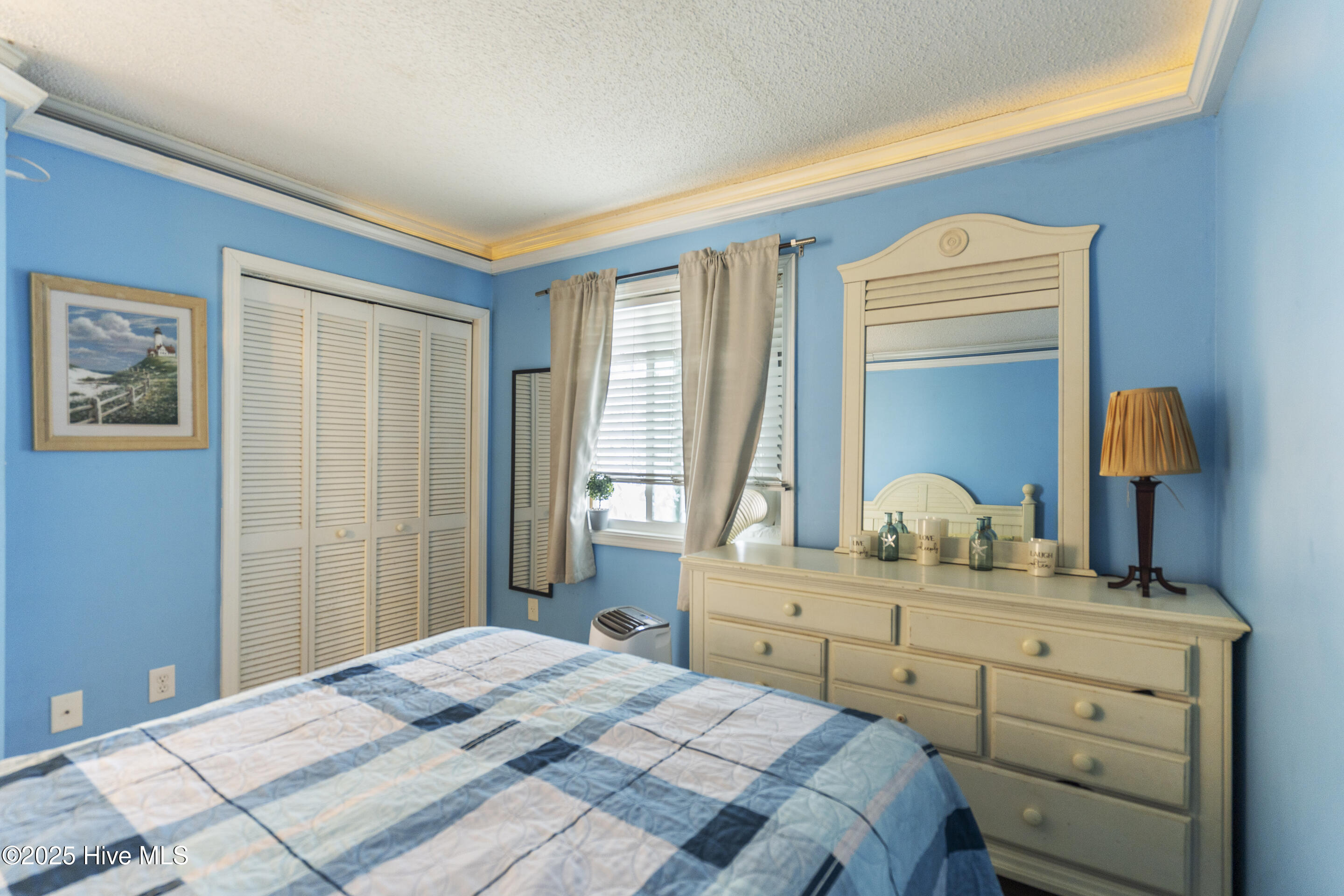 100502561 | Photo 15