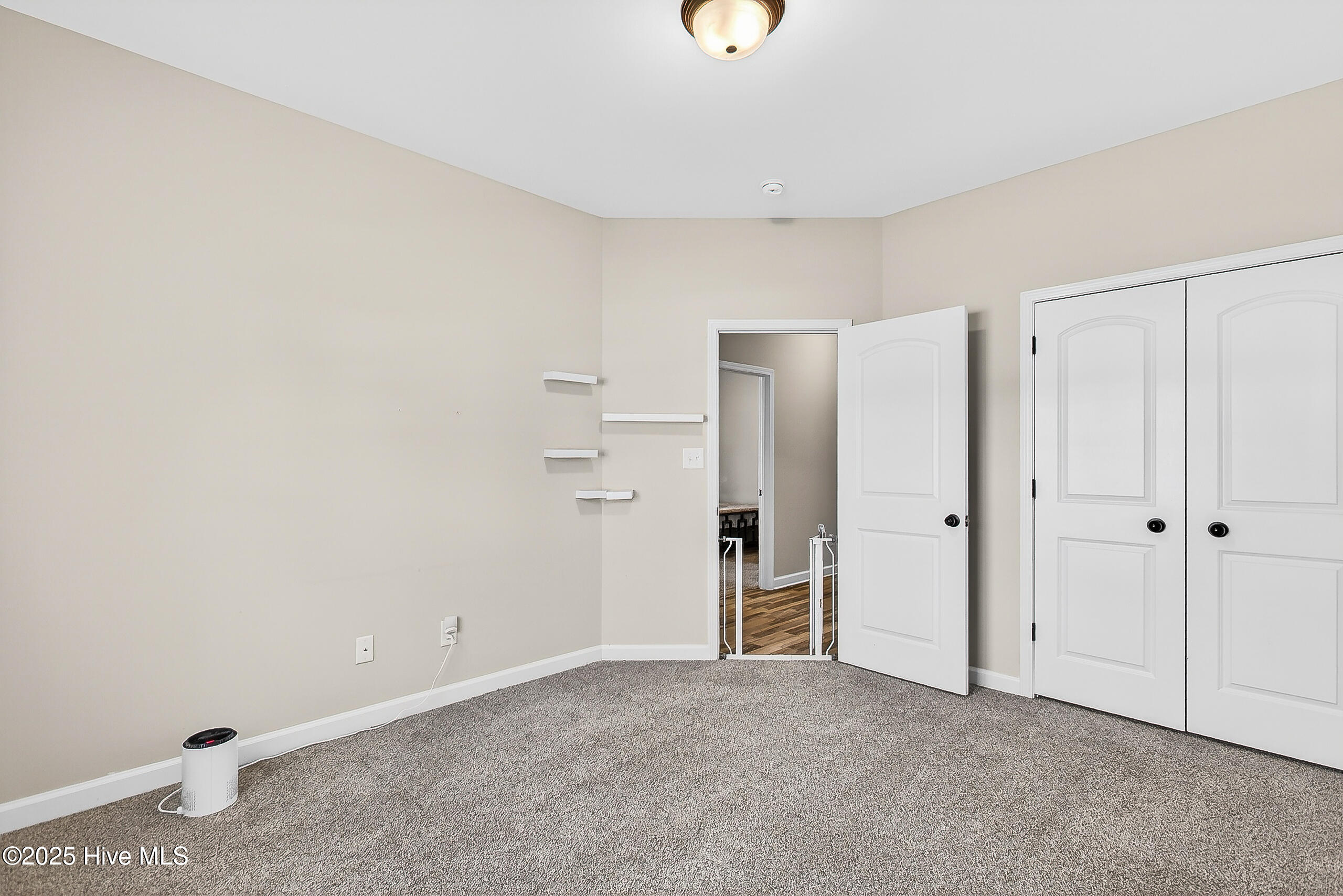 100543581 | Photo 24