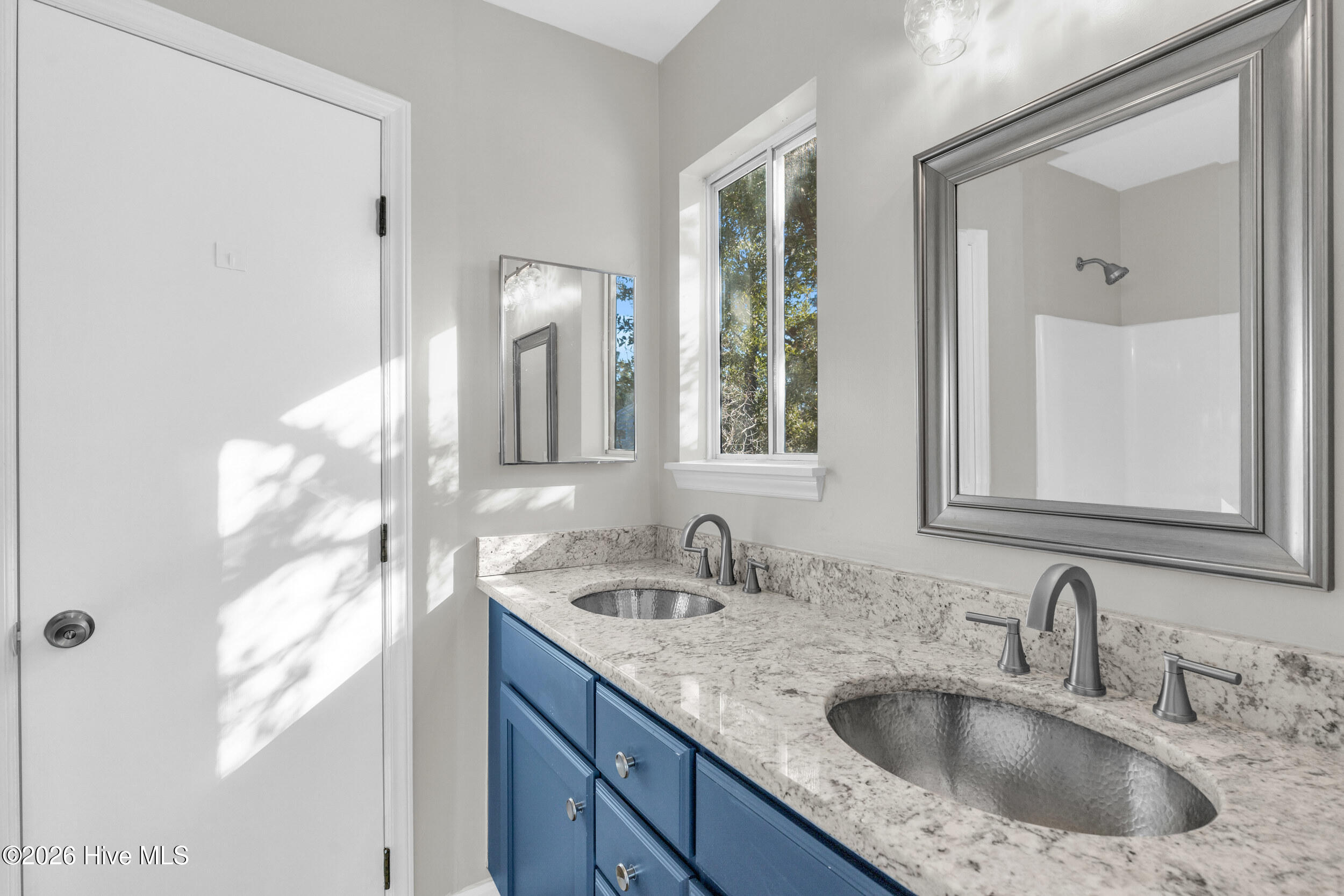 100549306 | Photo 18