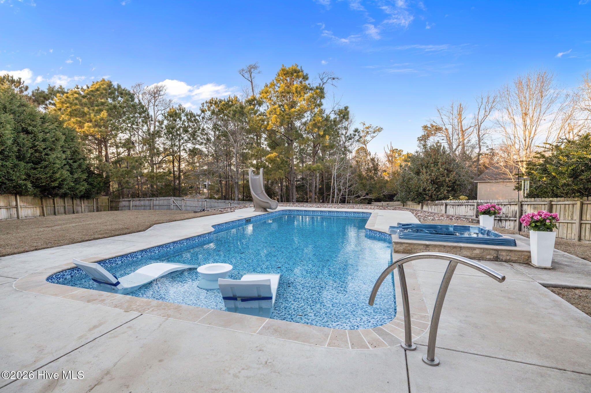 100554627 | Photo 53