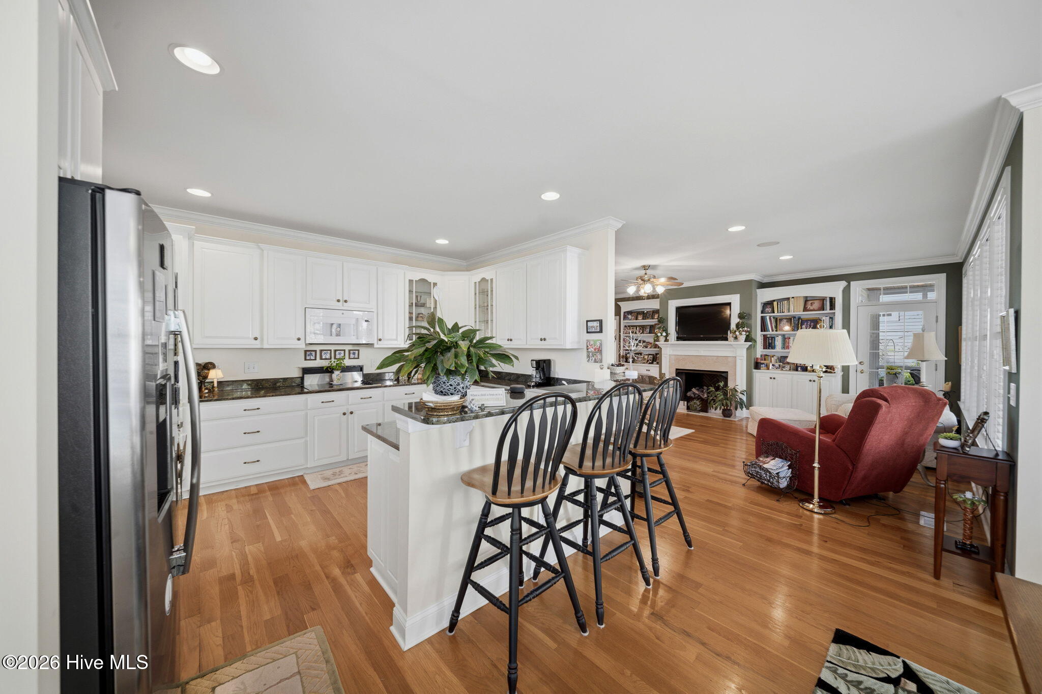 100570394 | Photo 24