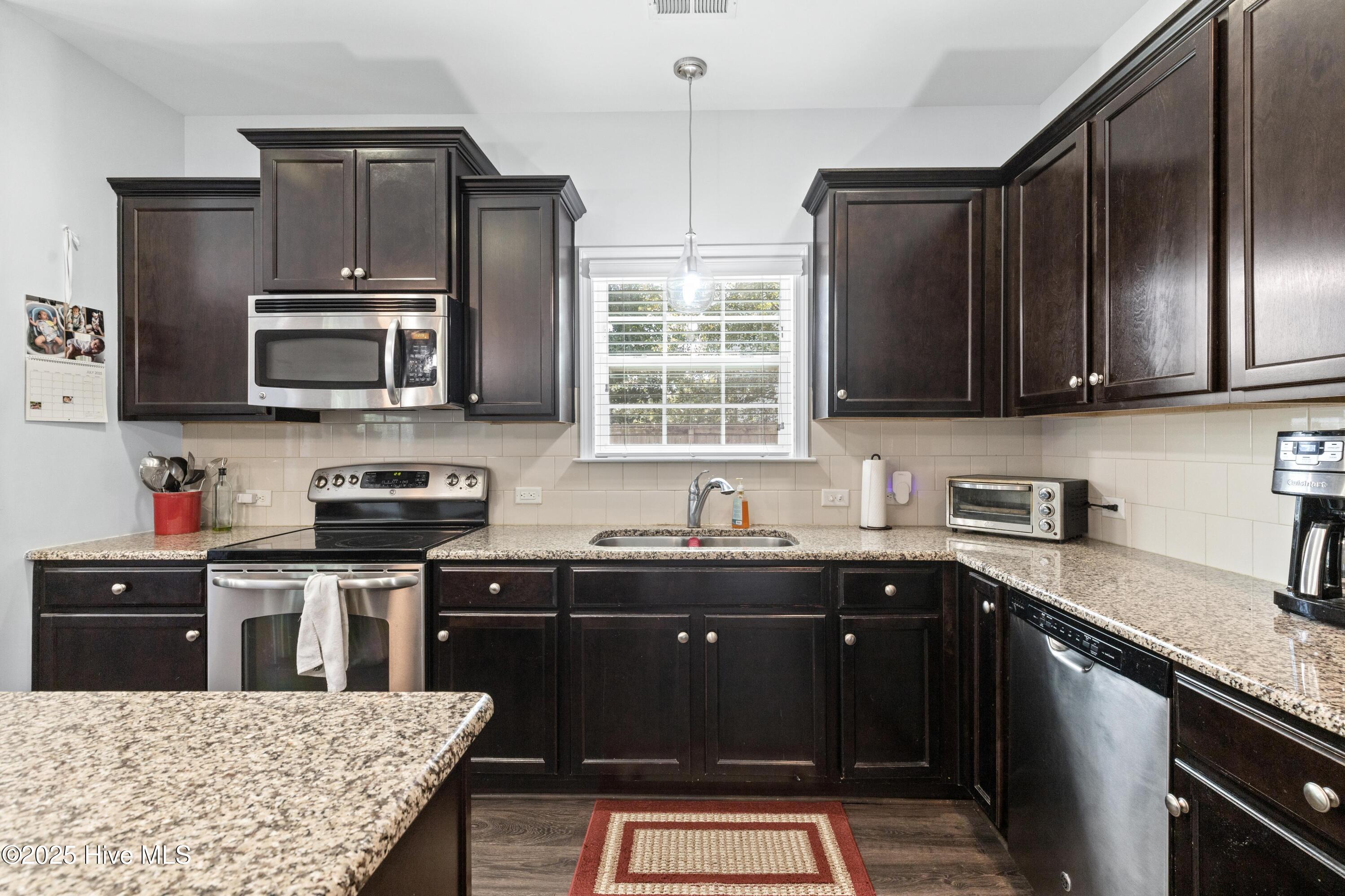 100521399 | Photo 11