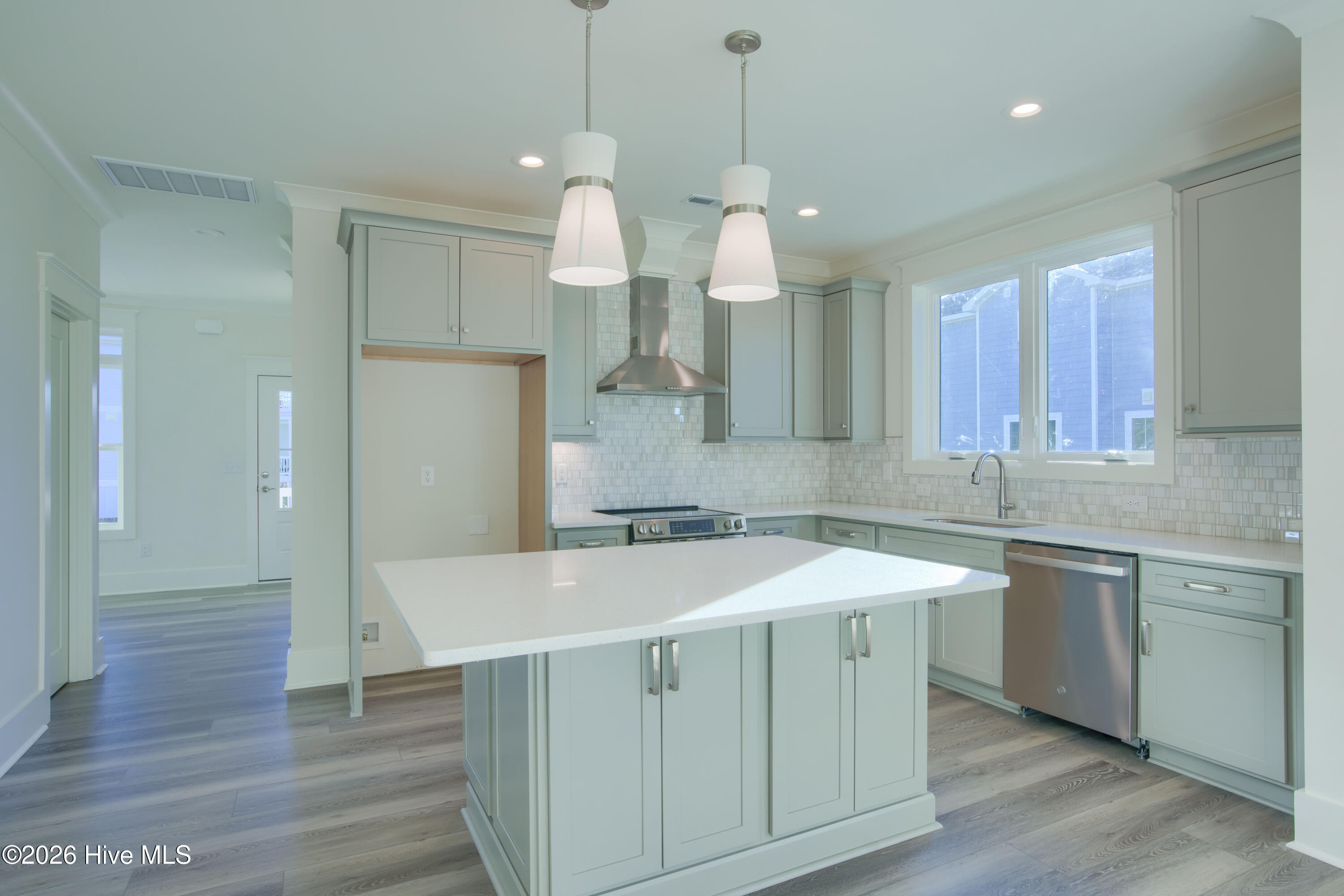 100559746 | Photo 10