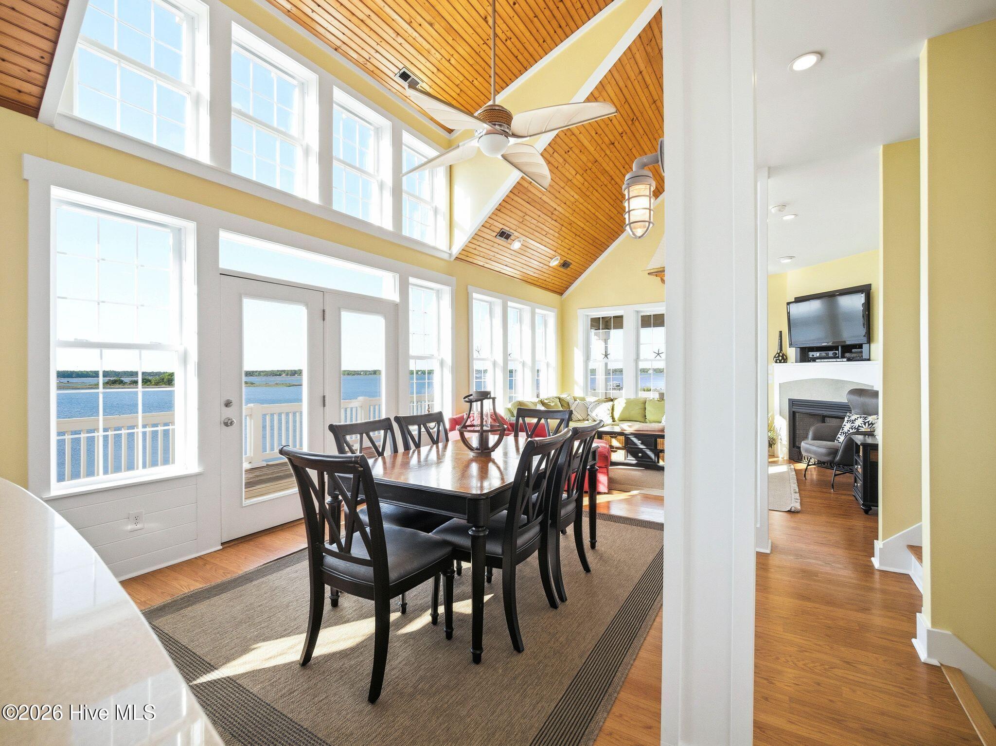 100569349 | Photo 50