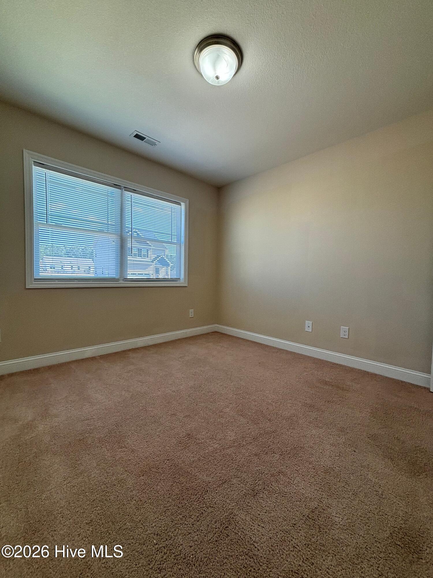 100557628 | Photo 35