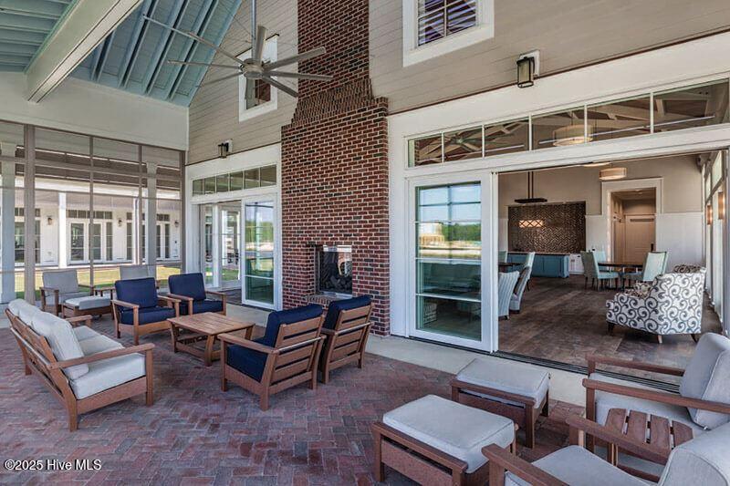 100557936 | Photo 42