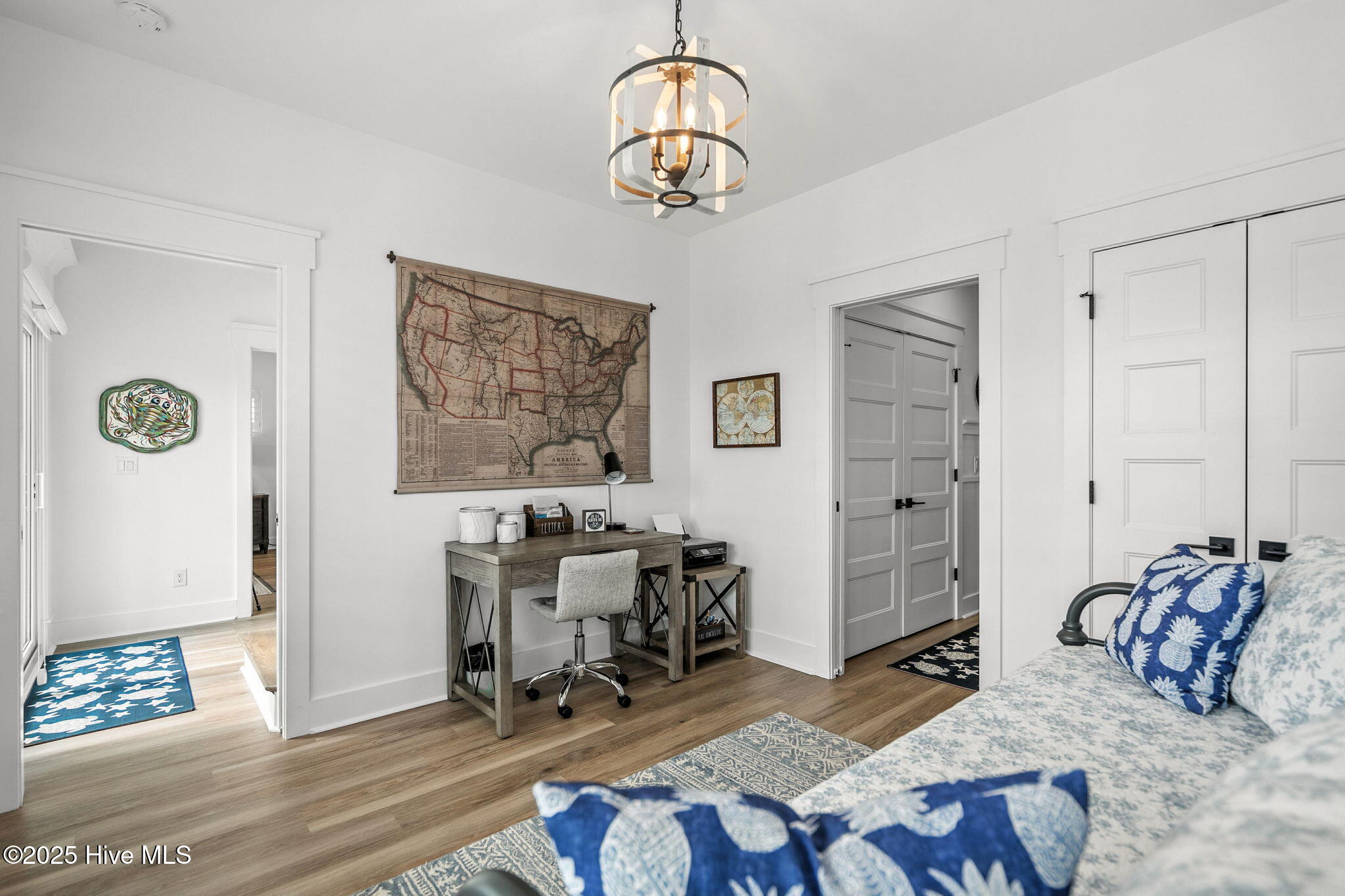 100520745 | Photo 15