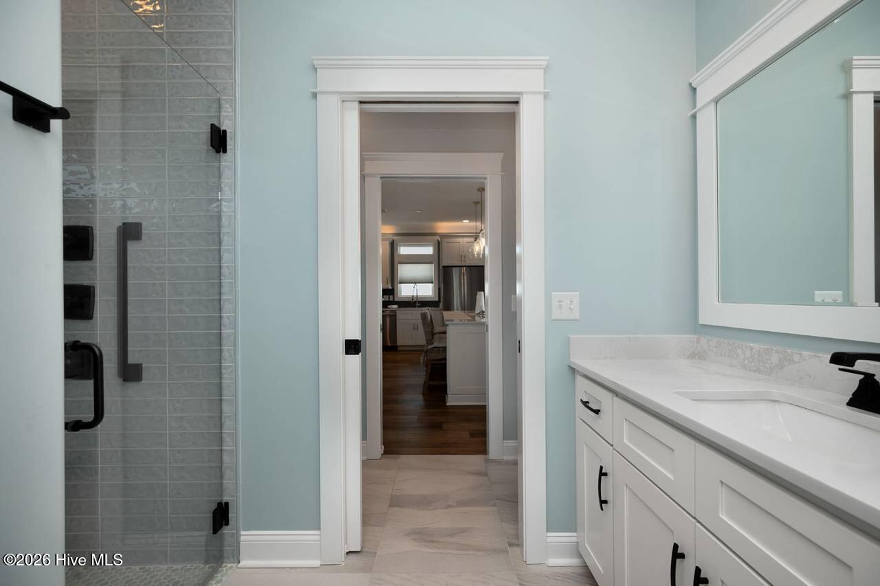 100560212 | Photo 144