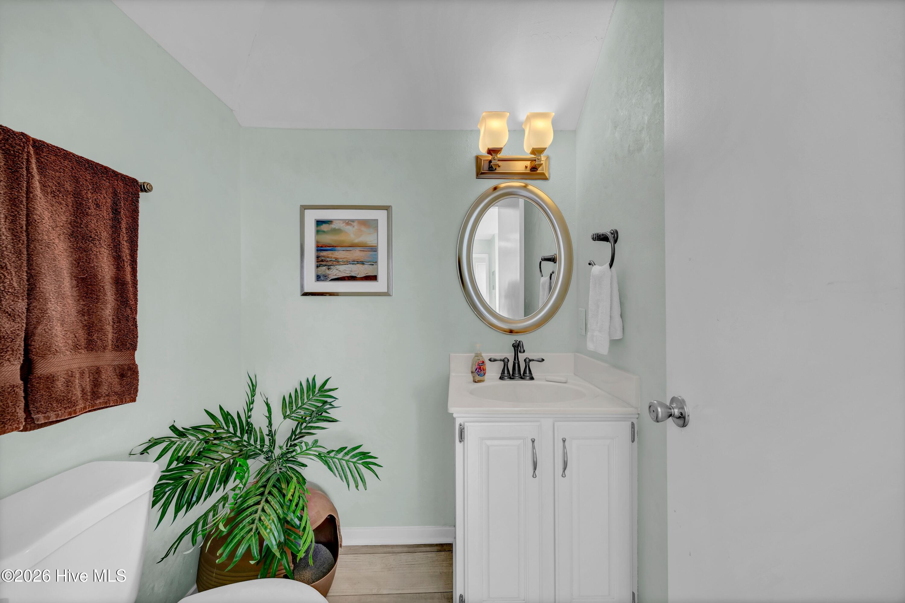 100560117 | Photo 20