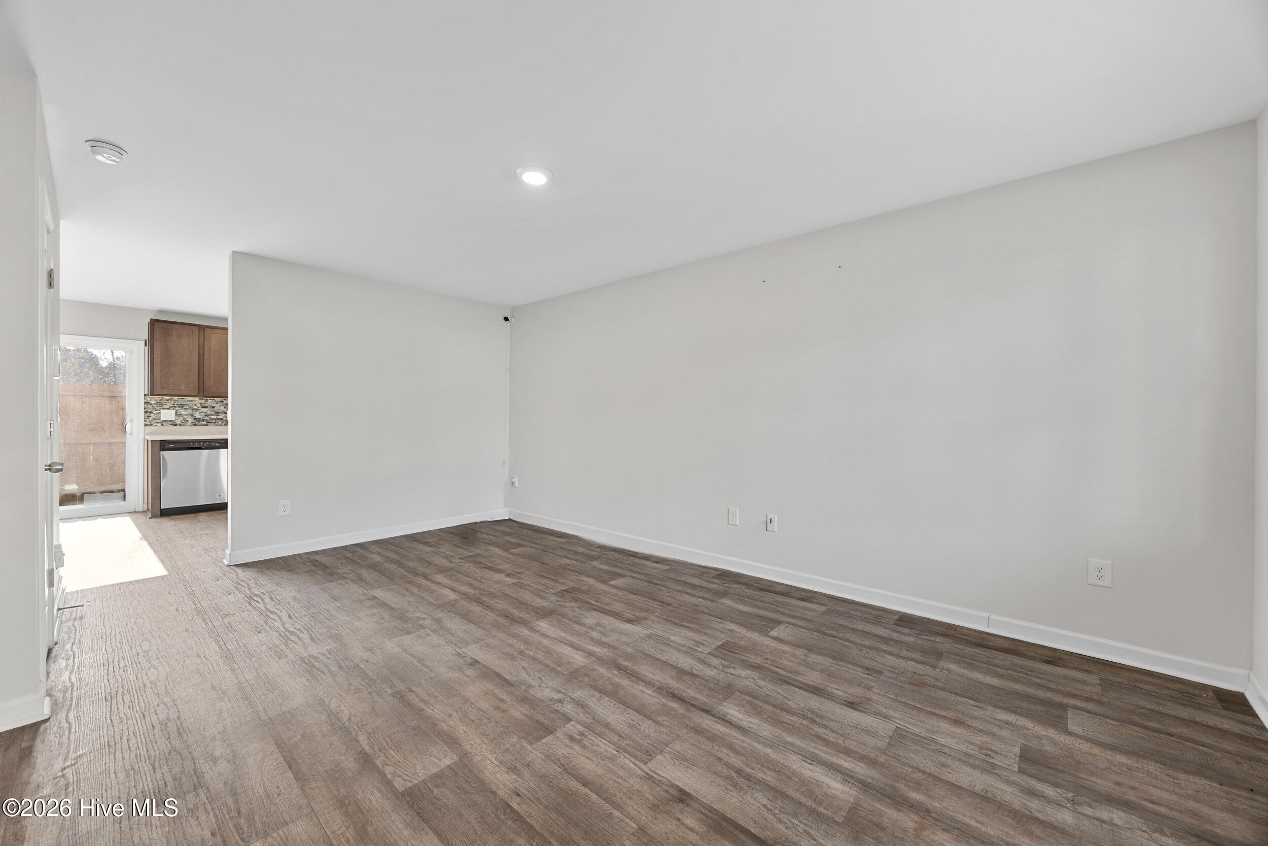 100553351 | Photo 10