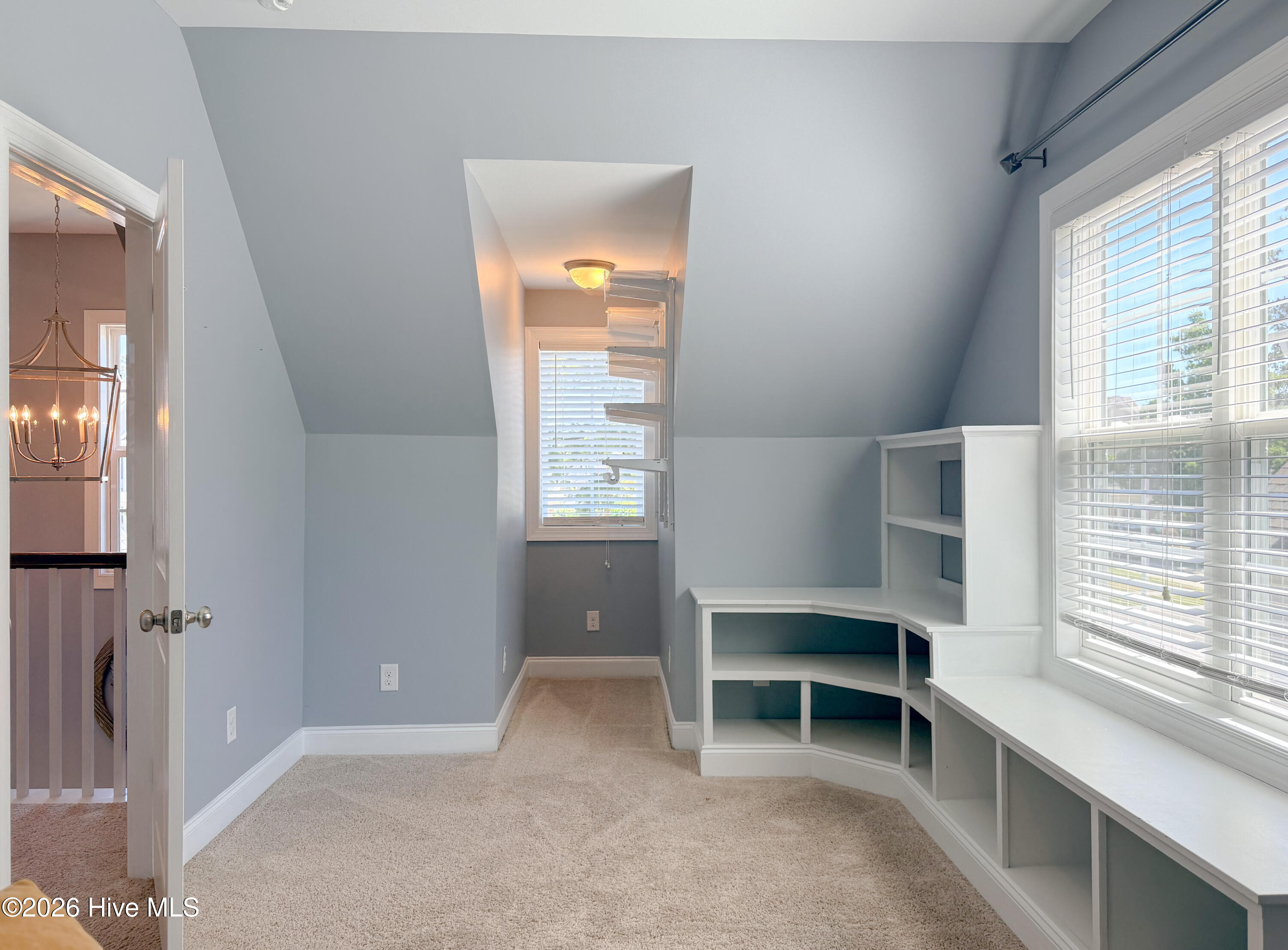 100569259 | Photo 57