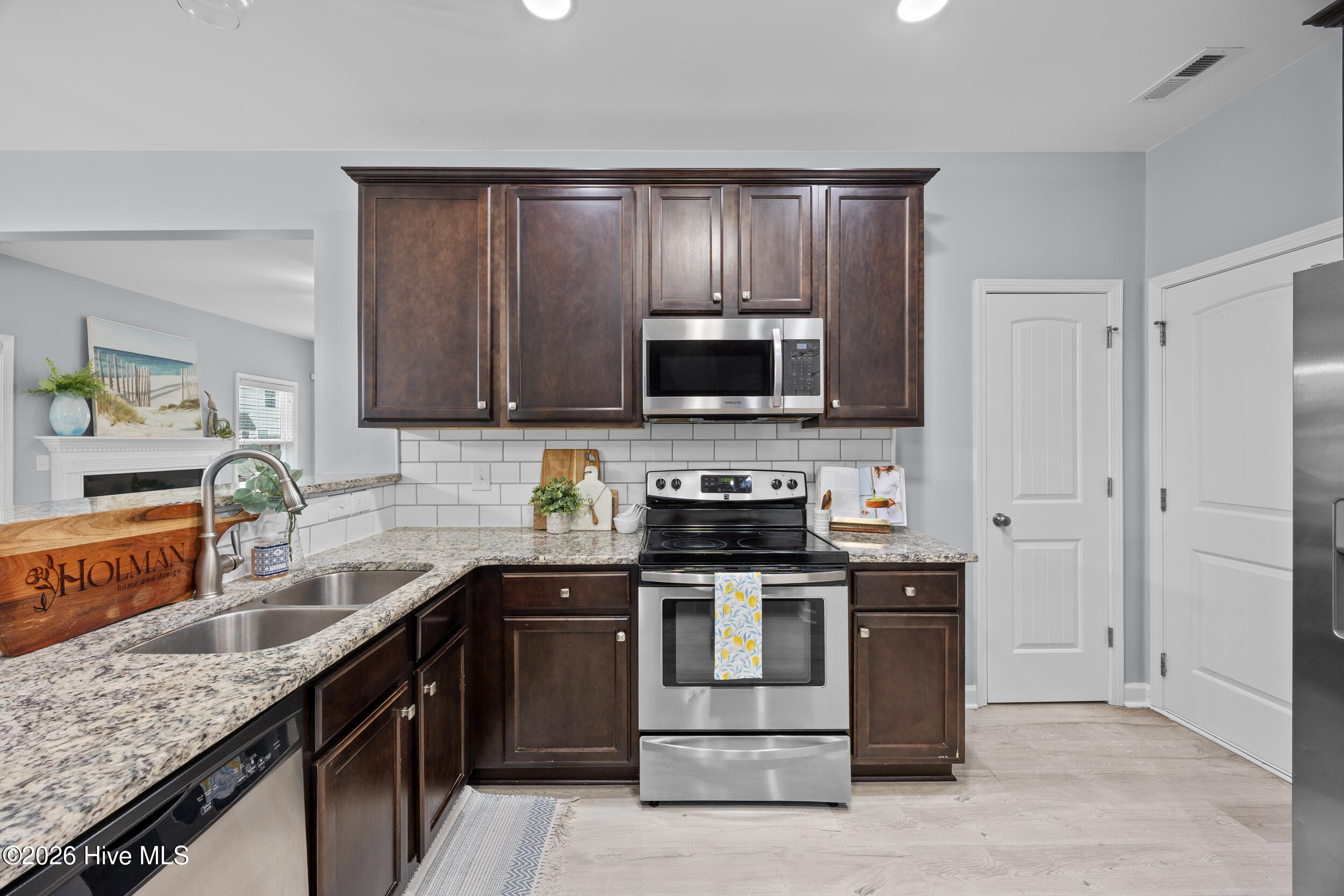 100557313 | Photo 21