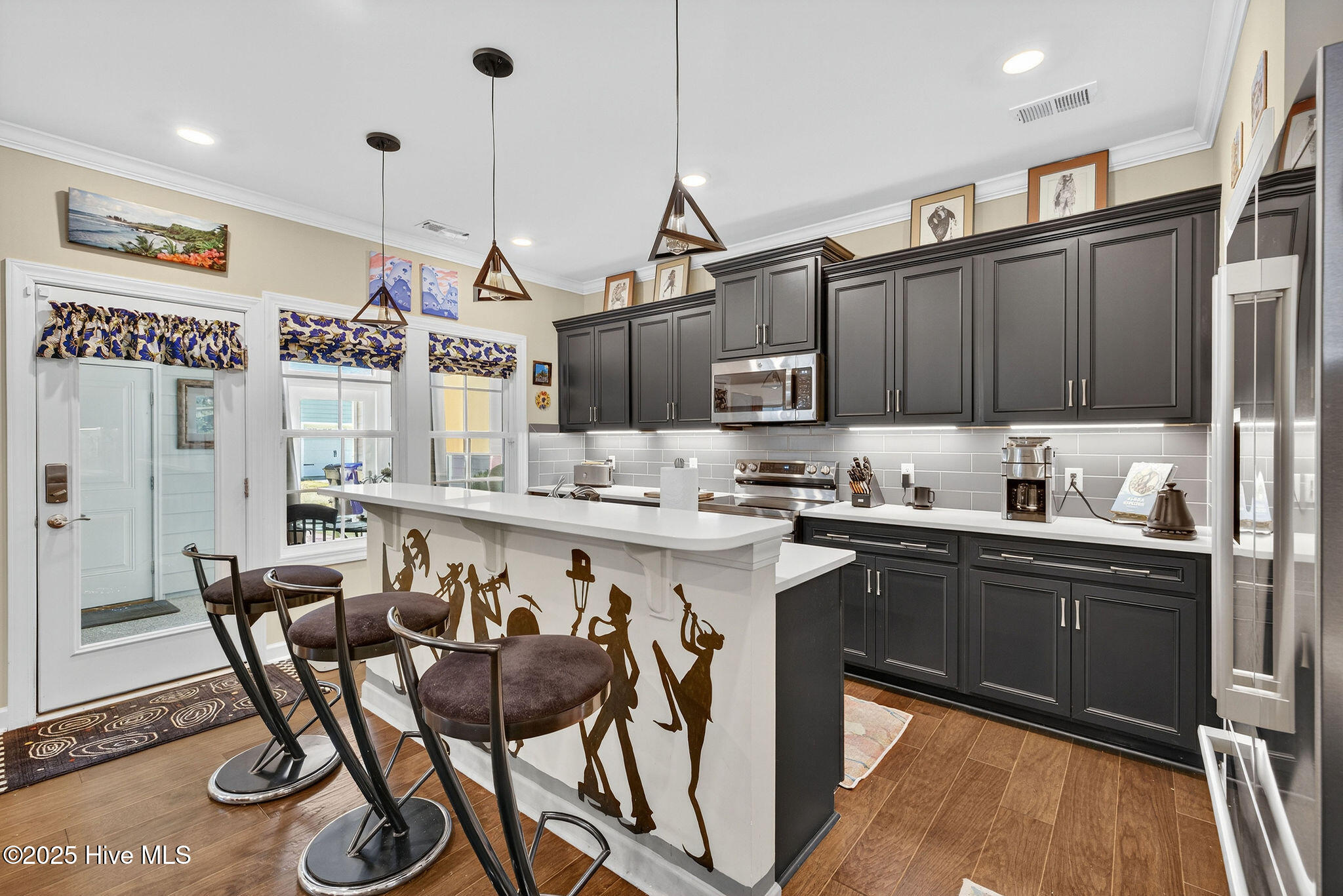 100529833 | Photo 18