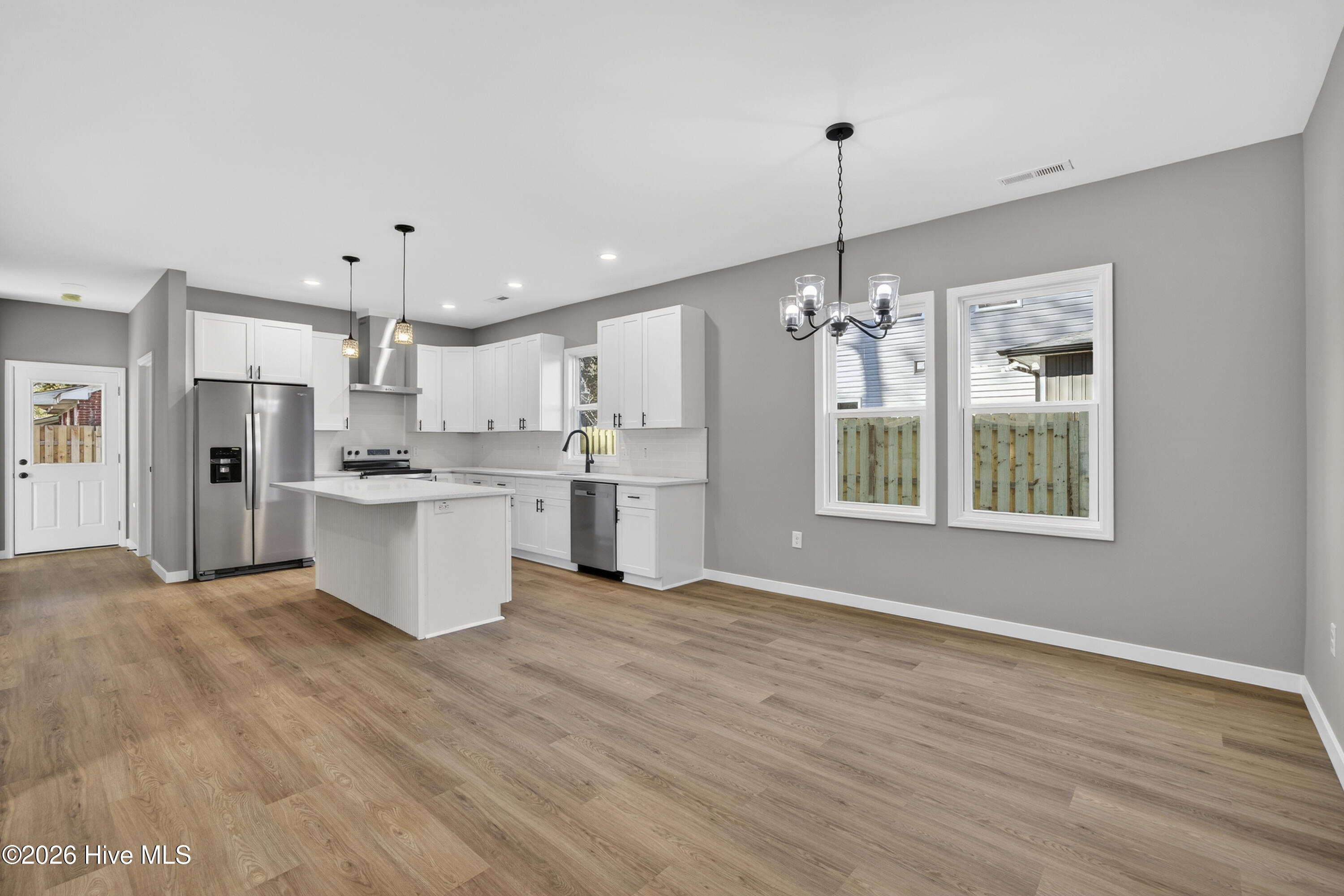 100550006 | Photo 11