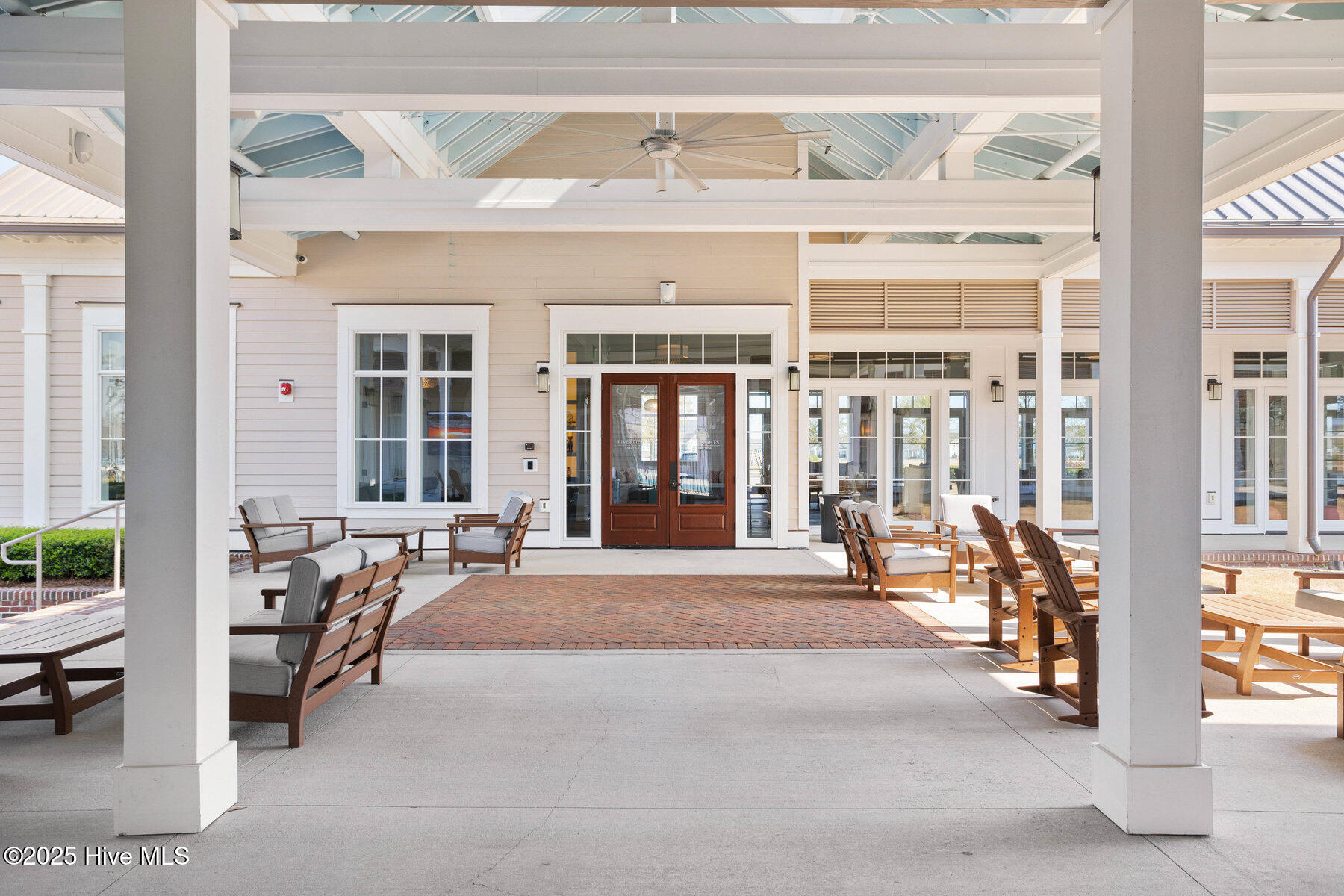 100547714 | Photo 72