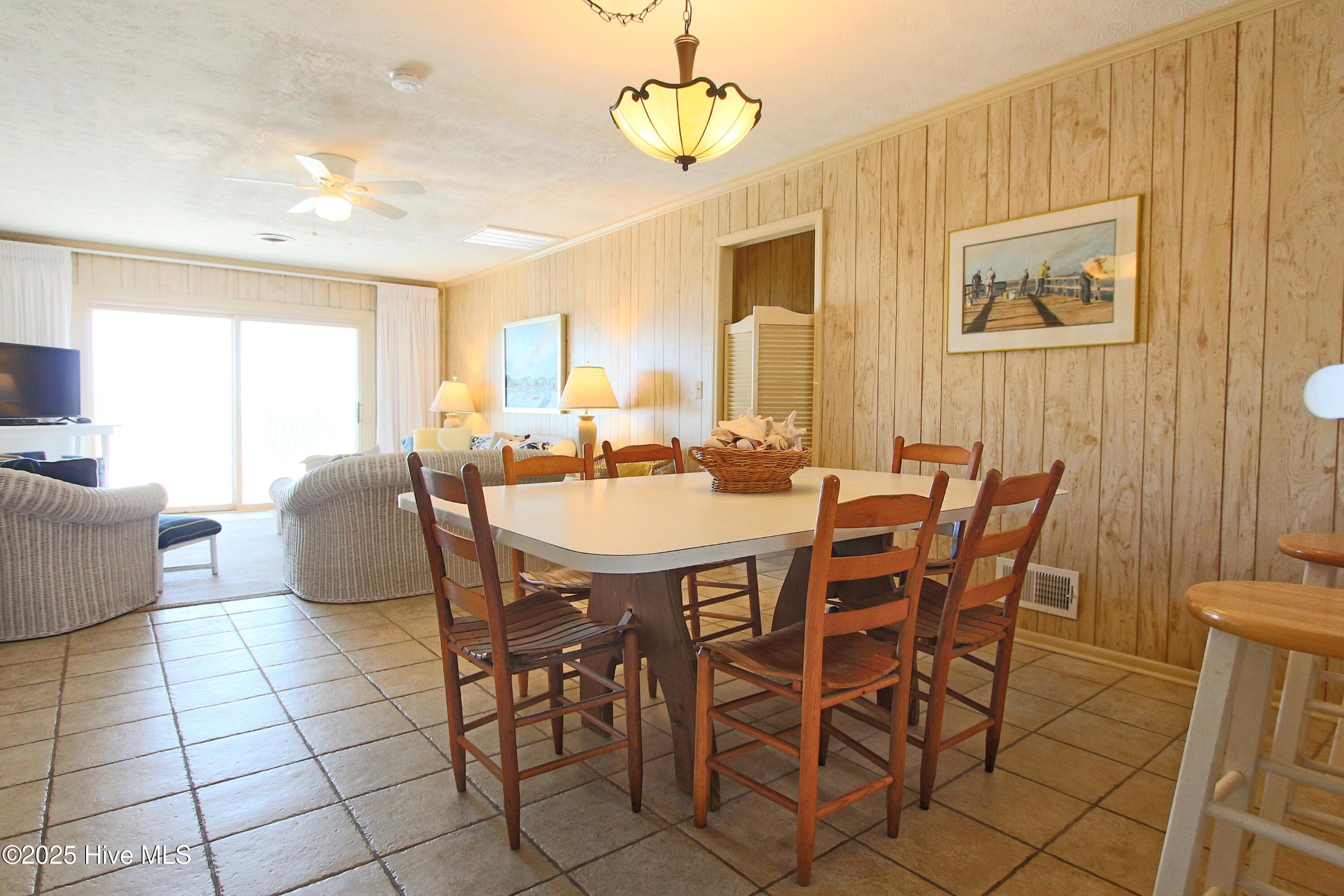 100503699 | Photo 23