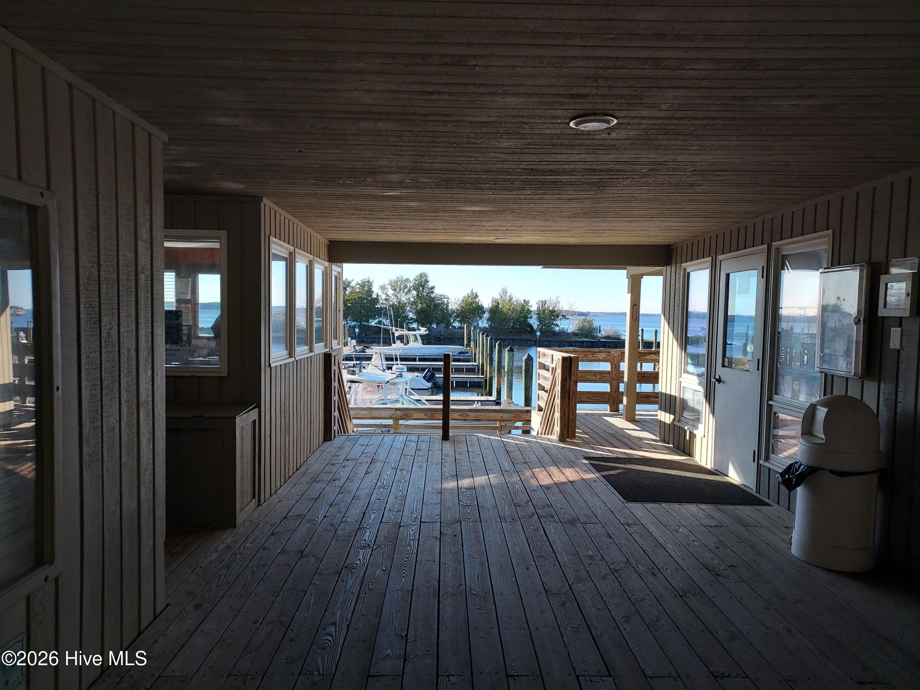 100561517 | Photo 21