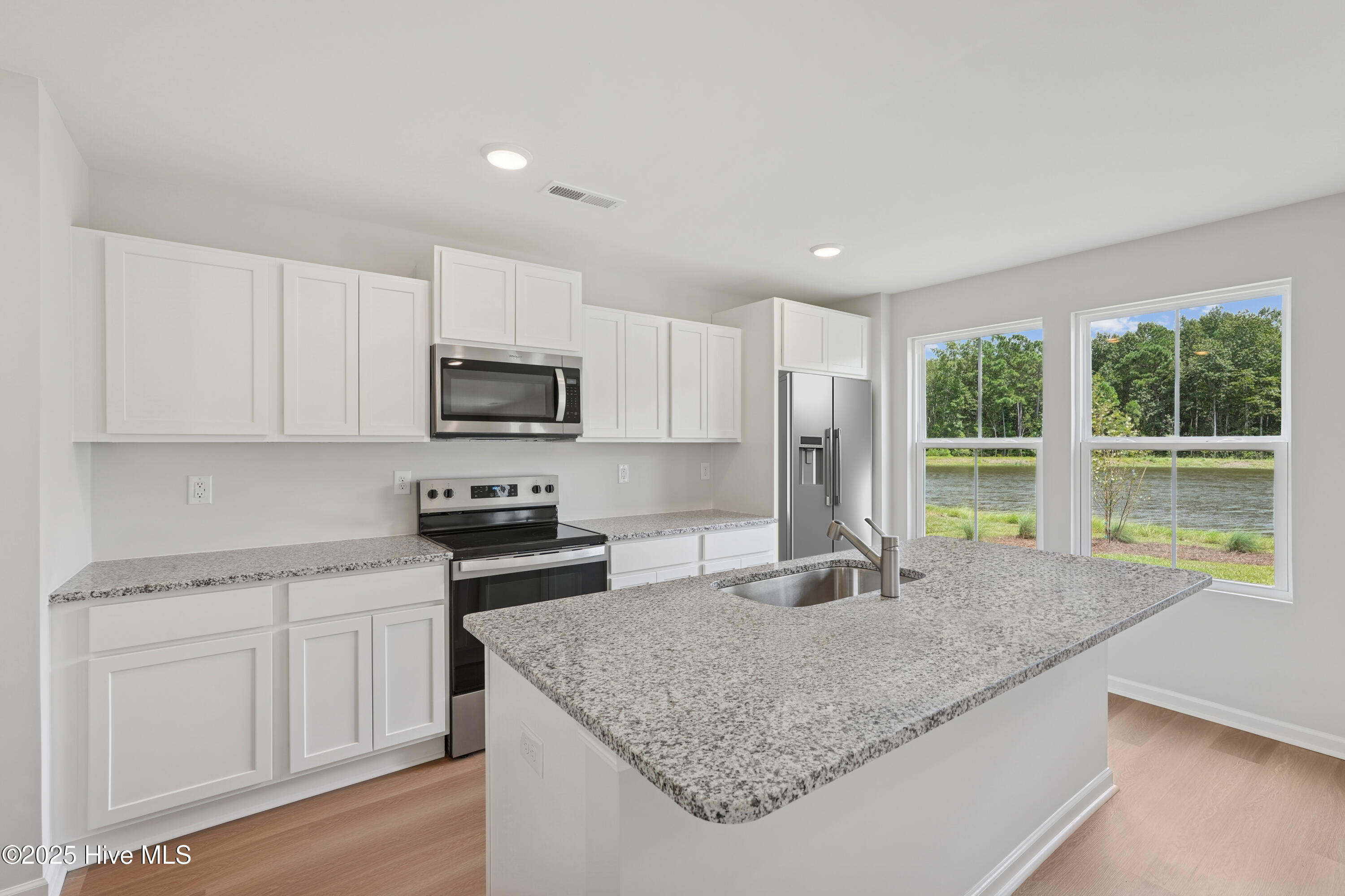 100542499 | Photo 28