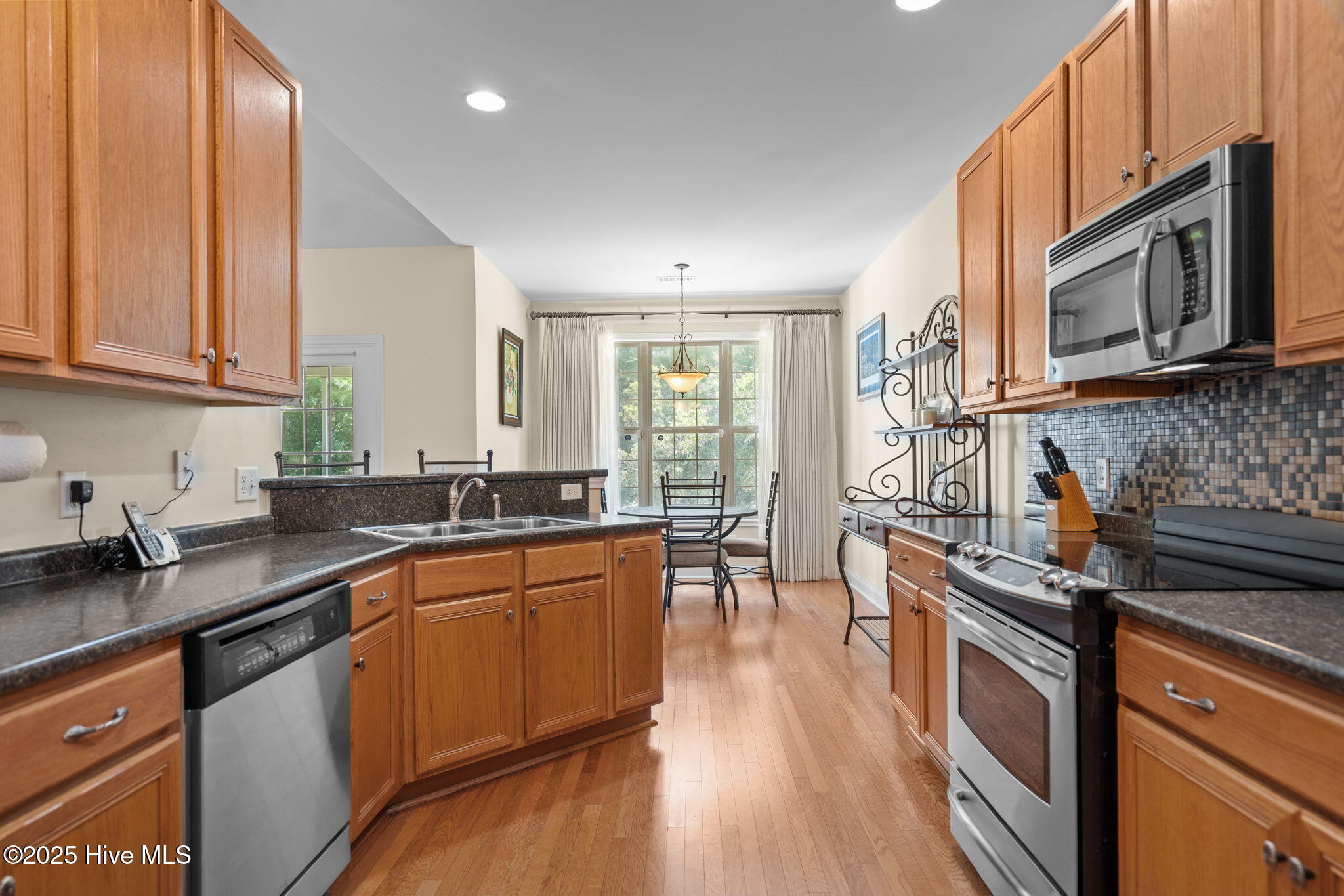 100525755 | Photo 15