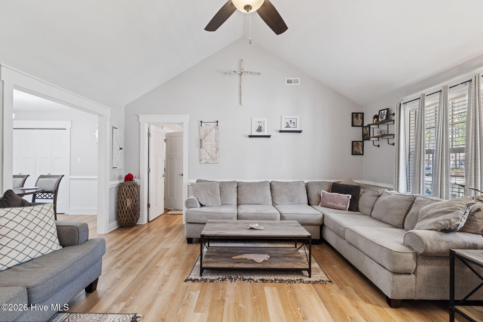 100562103 | Photo 10