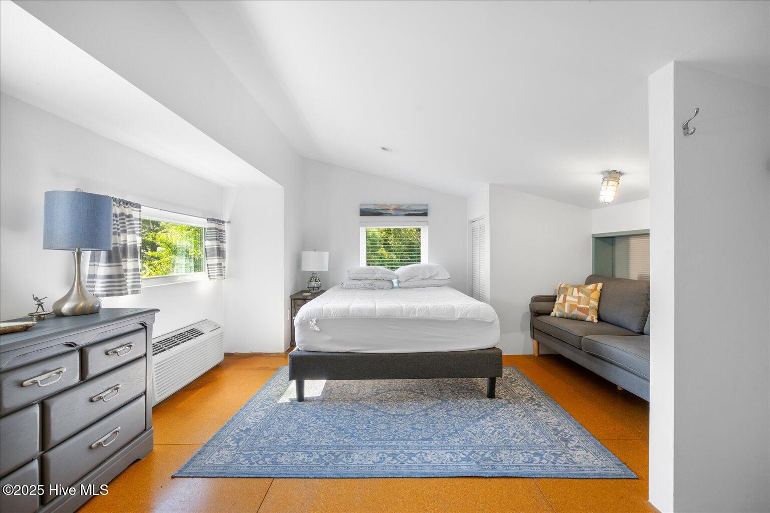 100528295 | Photo 34