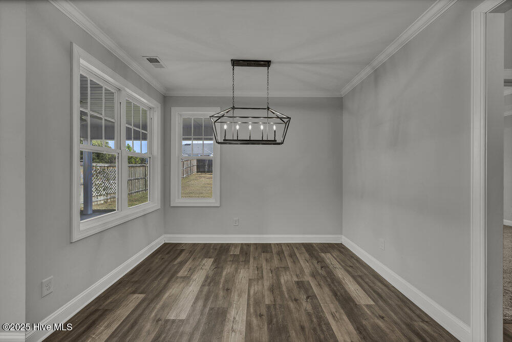 100542116 | Photo 11