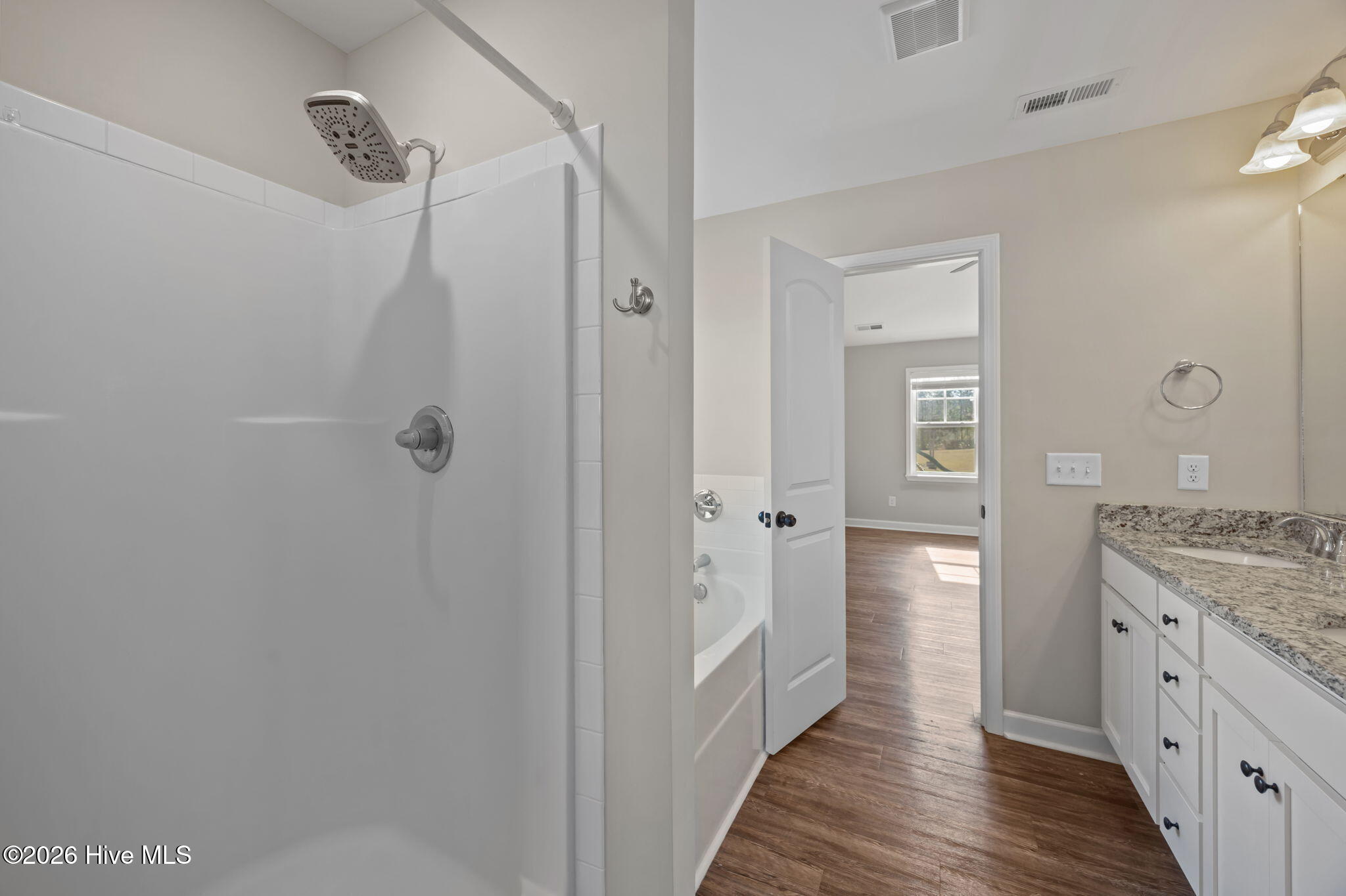 100559276 | Photo 17