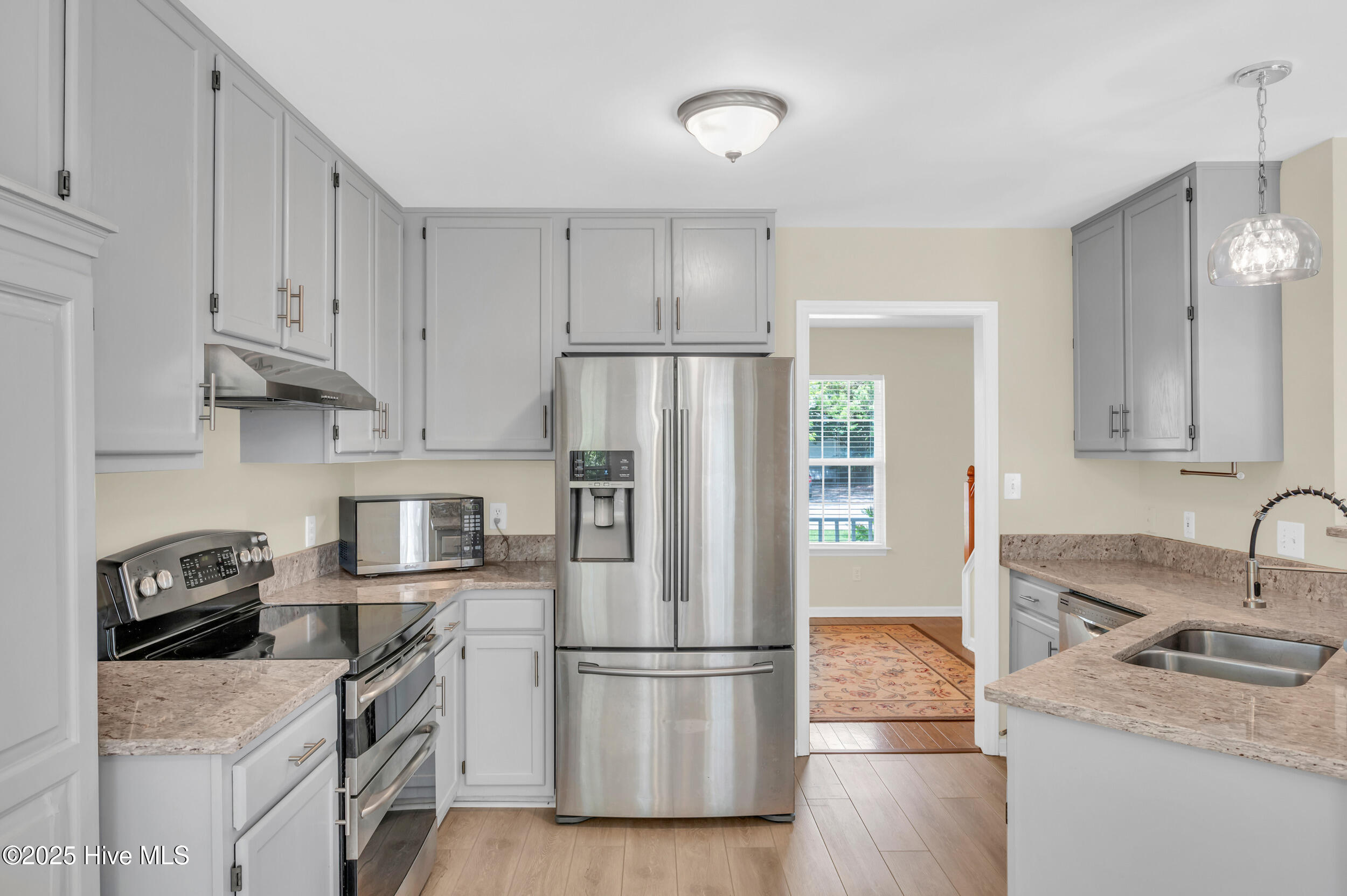 100532277 | Photo 18