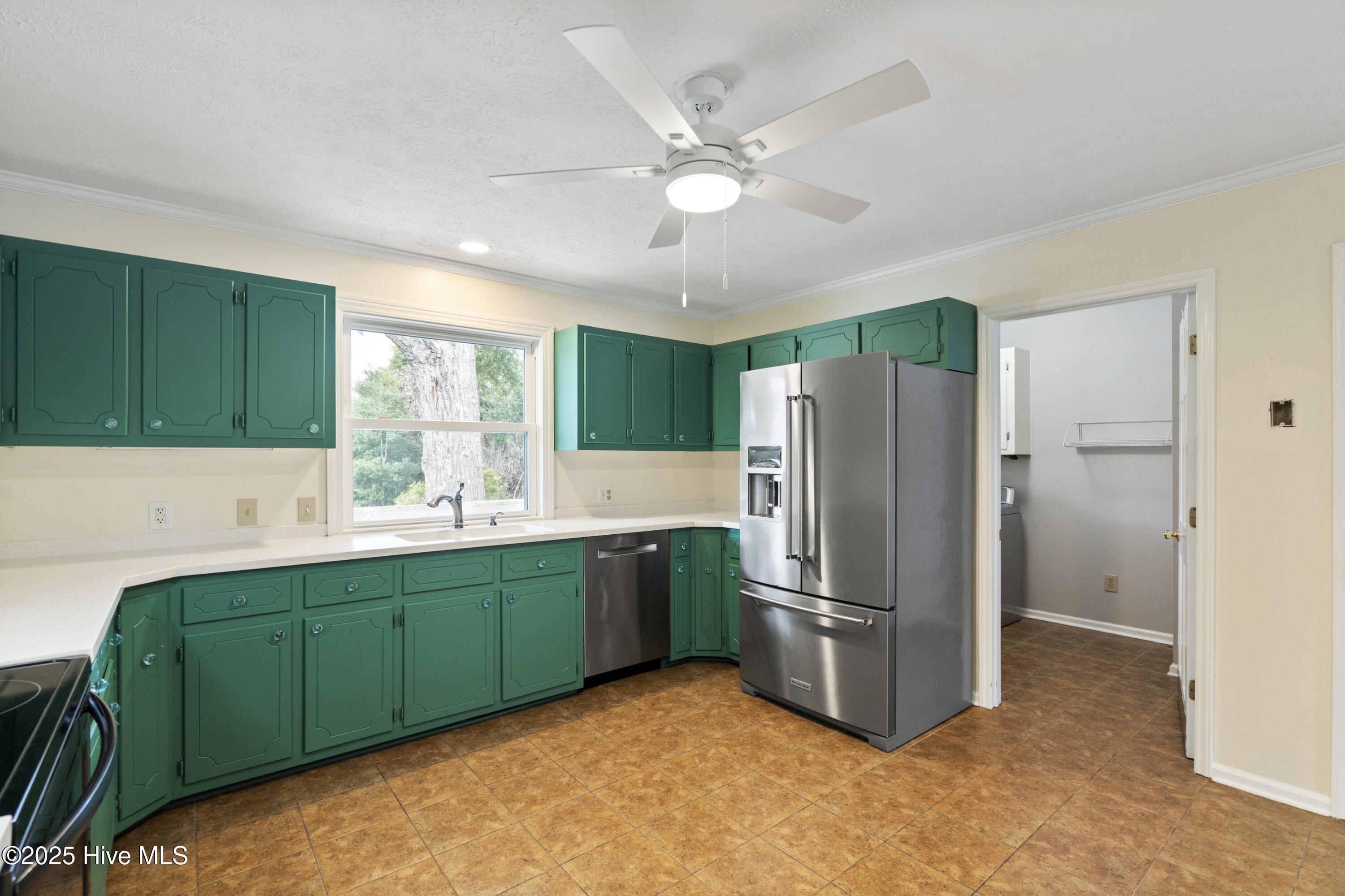 100540990 | Photo 22