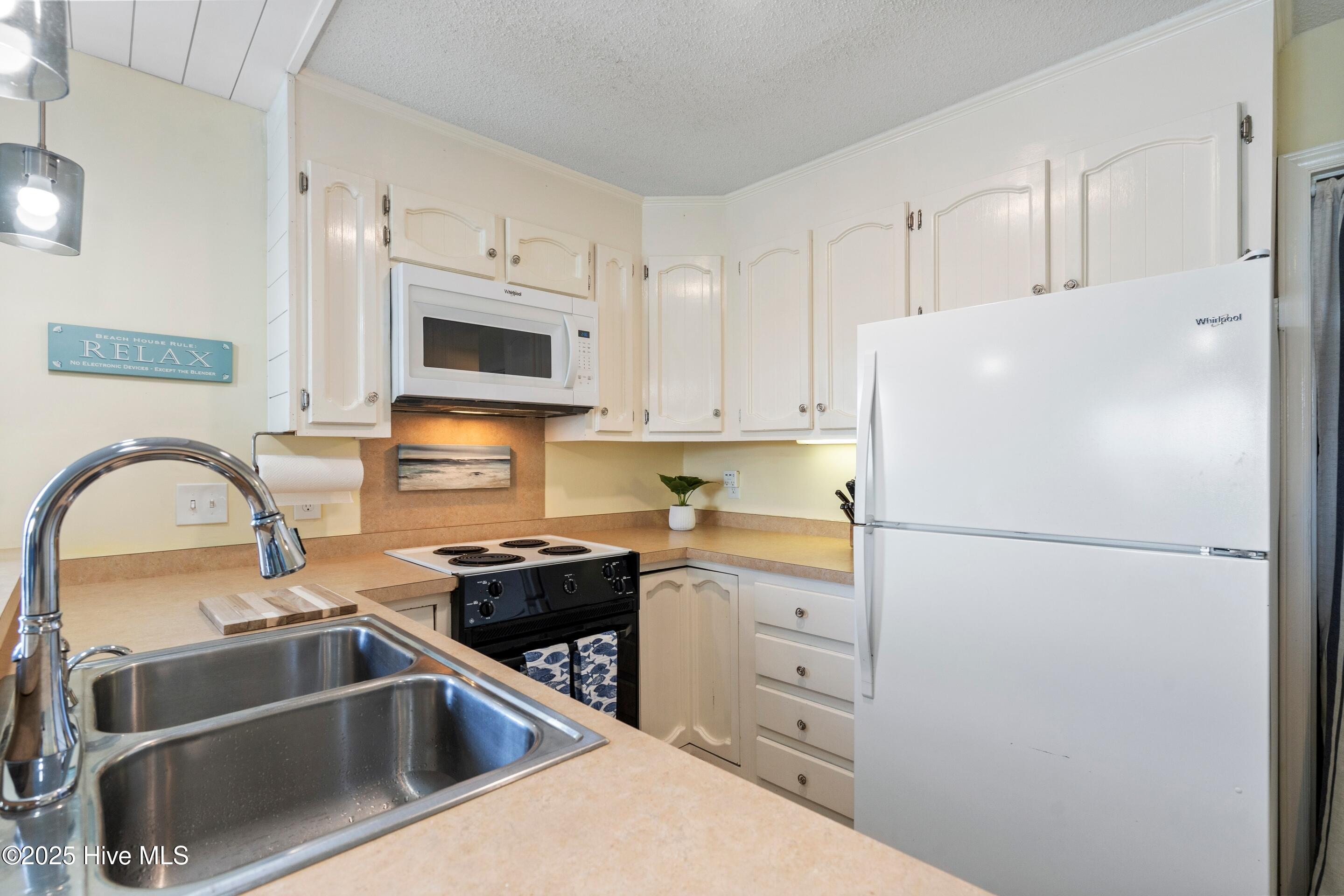 100536388 | Photo 16