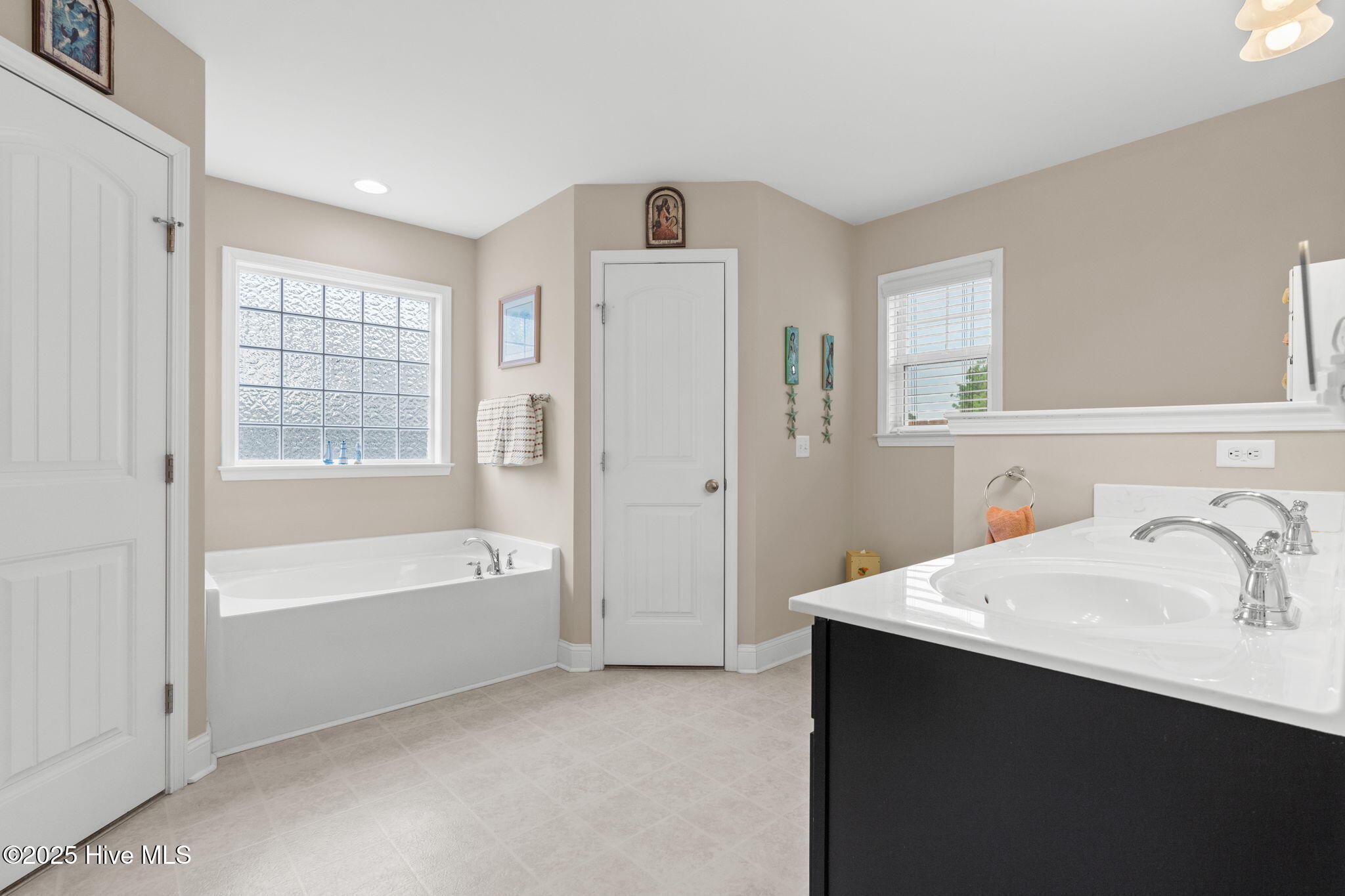 100546939 | Photo 18