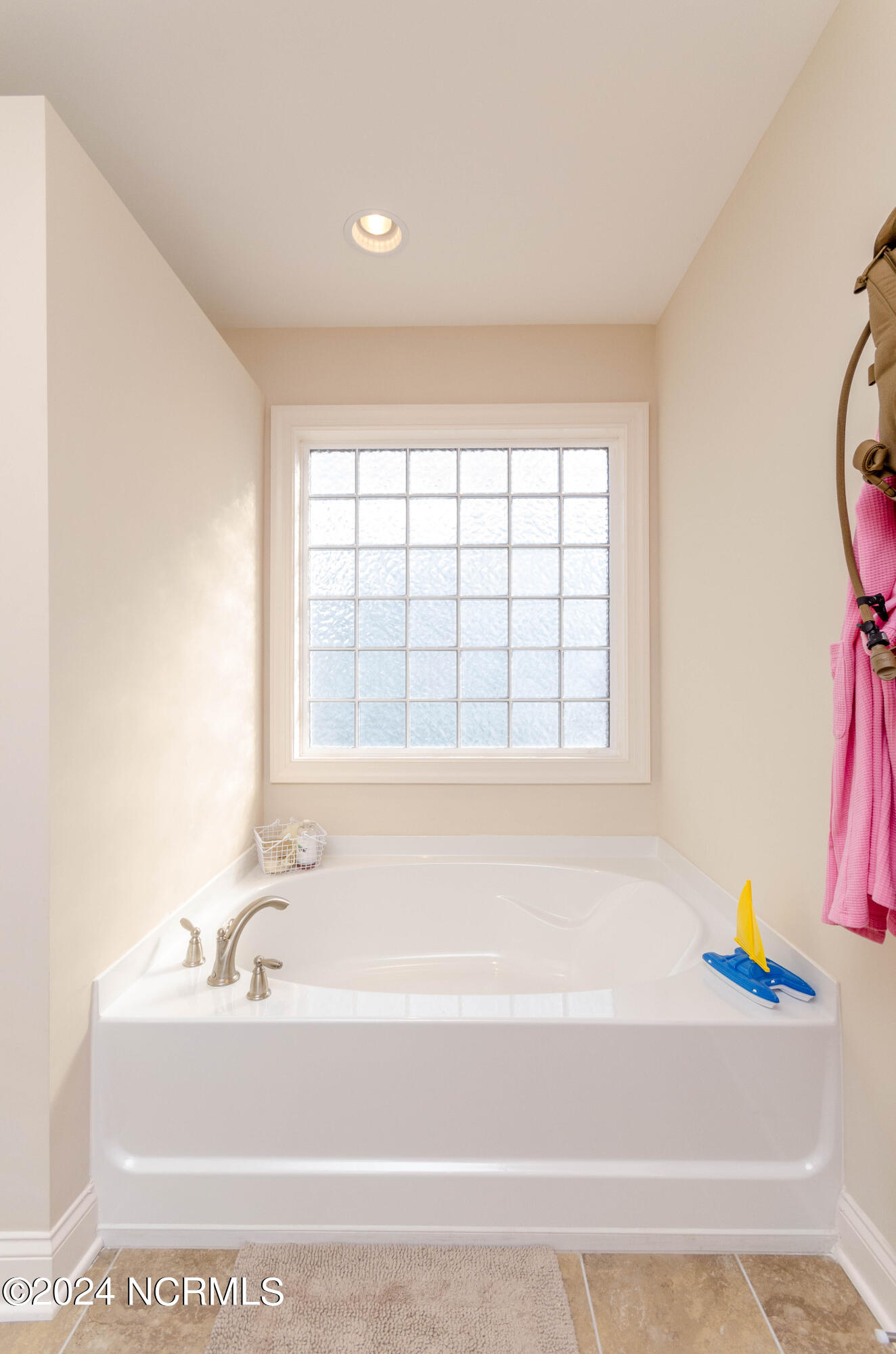 100560622 | Photo 32