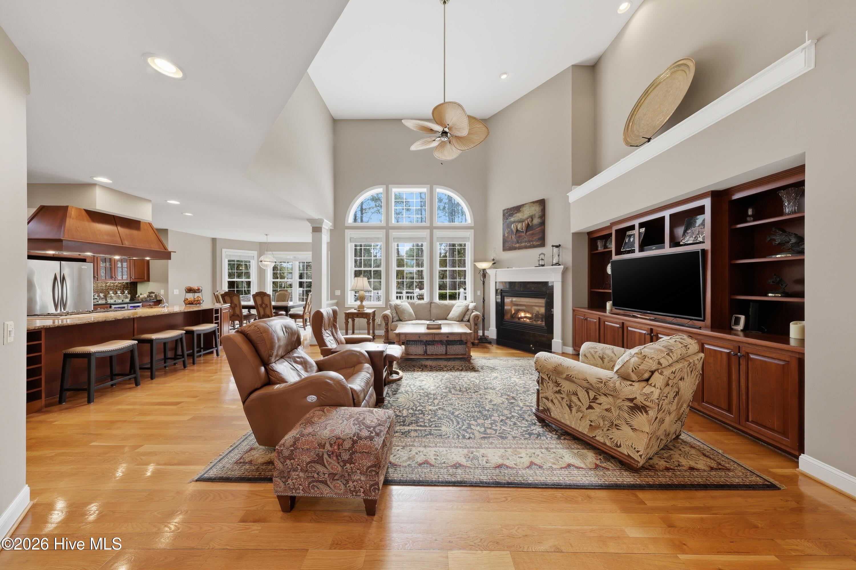 100558451 | Photo 14