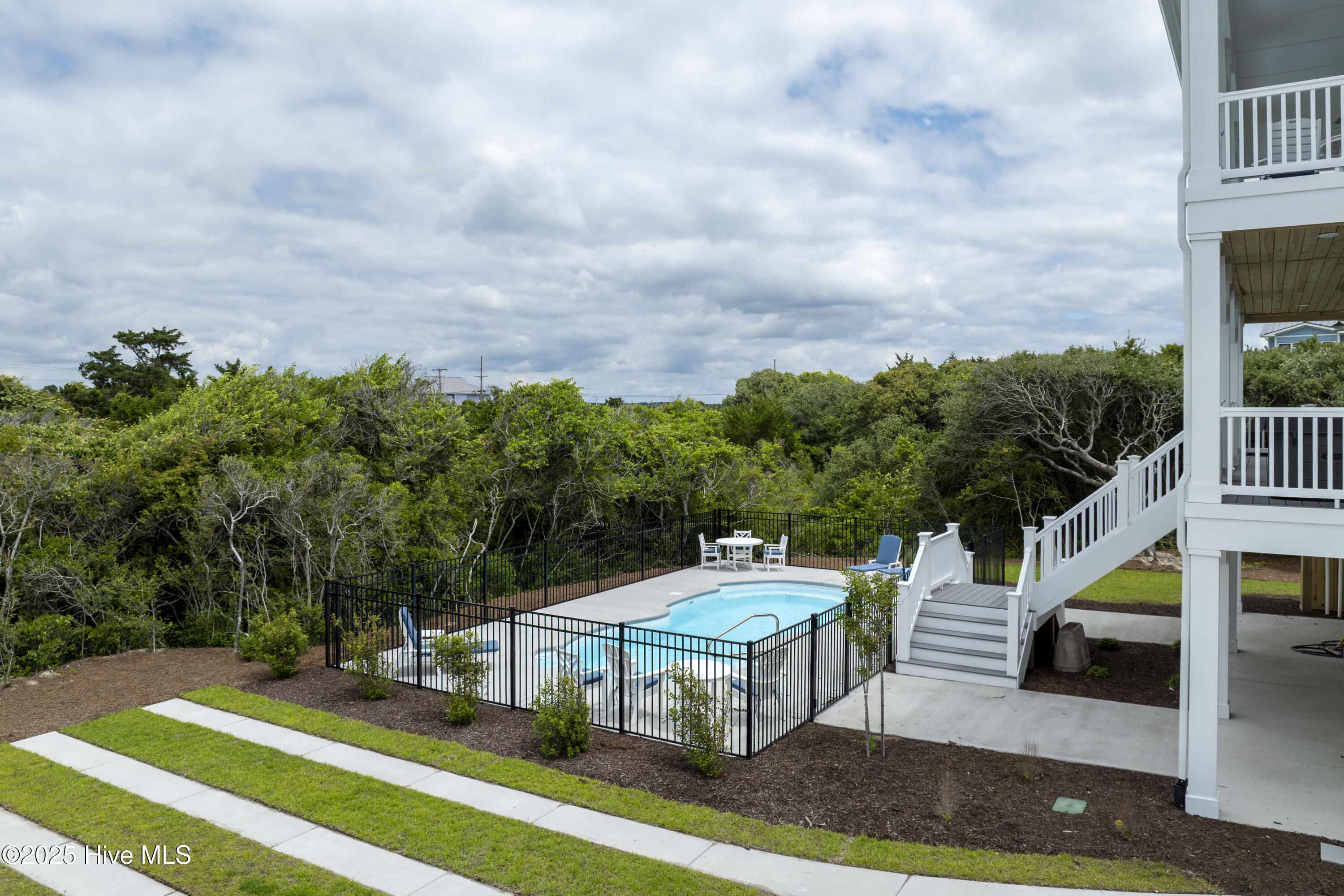 100510701 | Photo 104