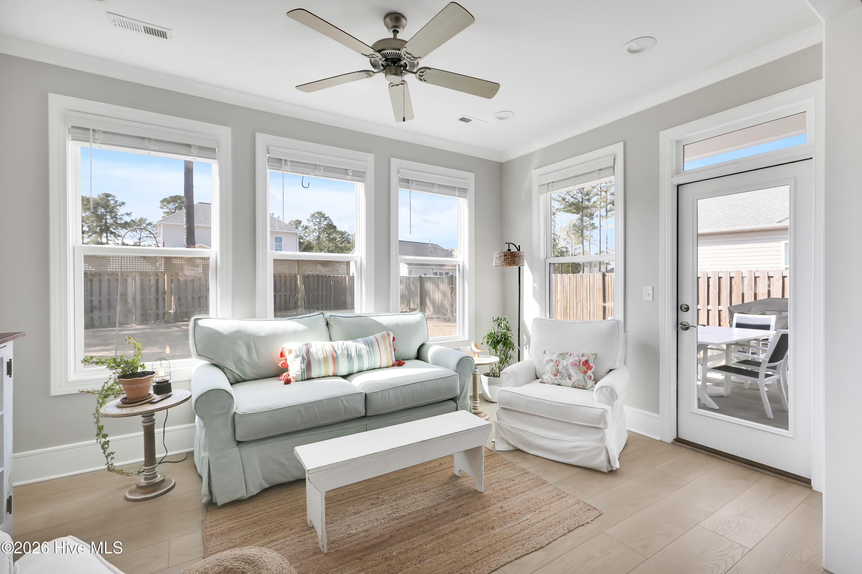 100554115 | Photo 16