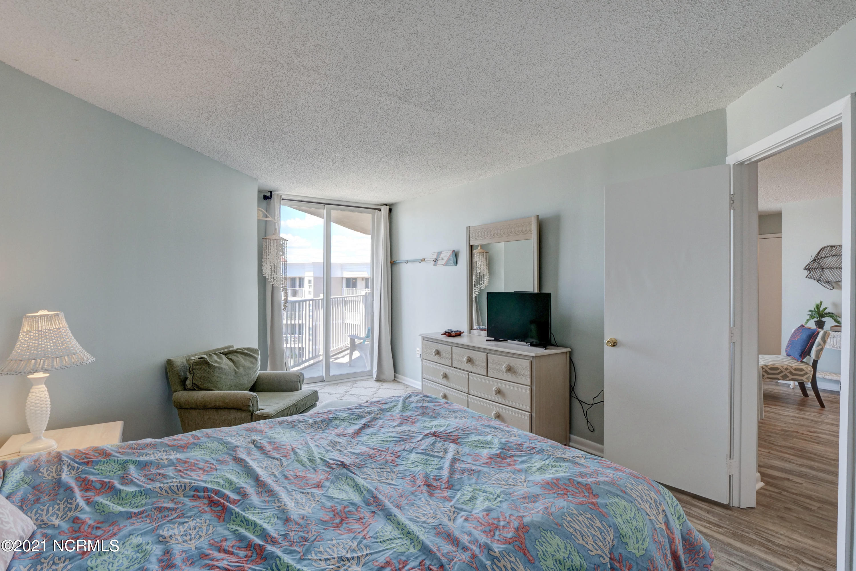 100527601 | Photo 22