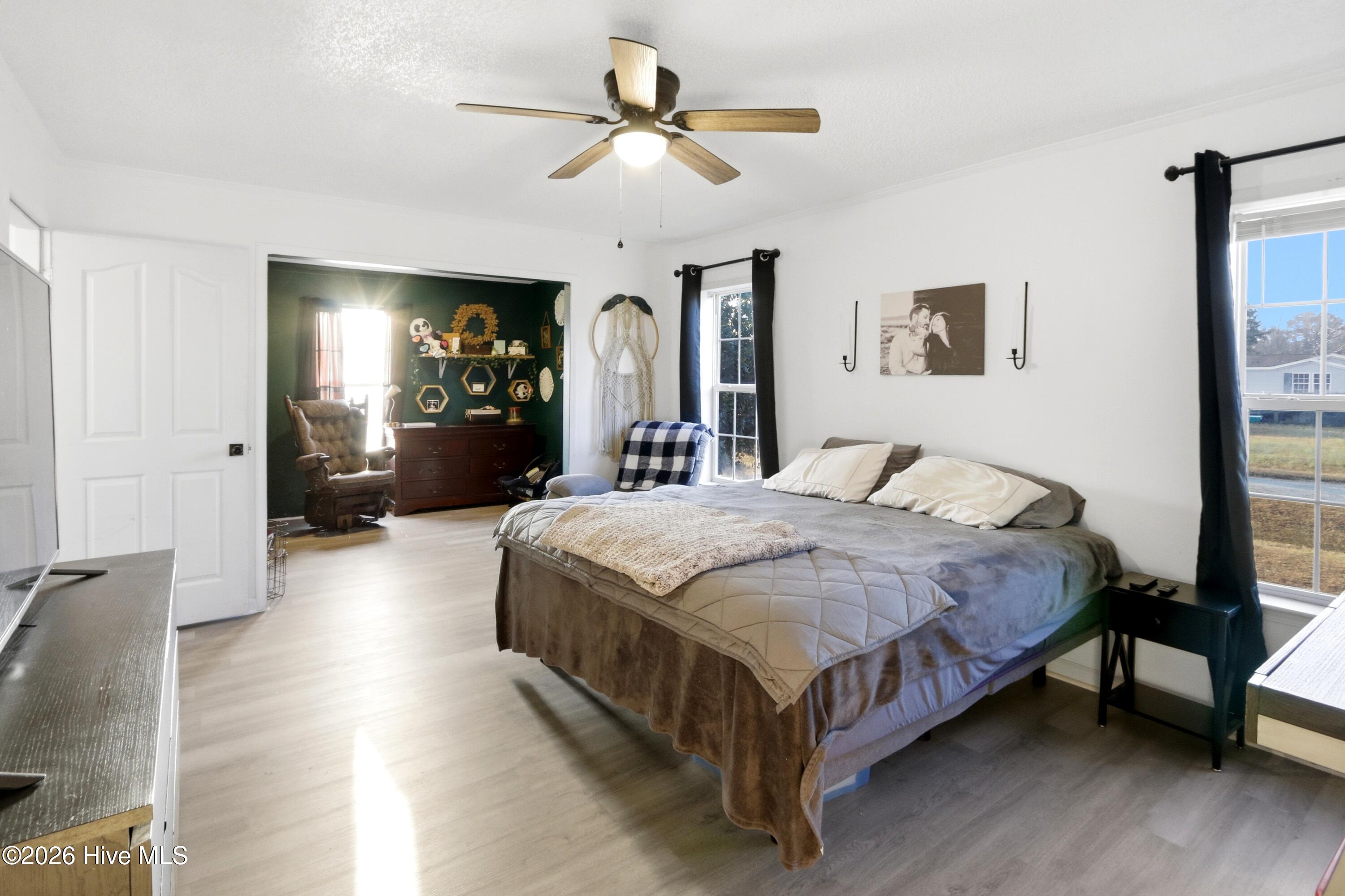 100548935 | Photo 34