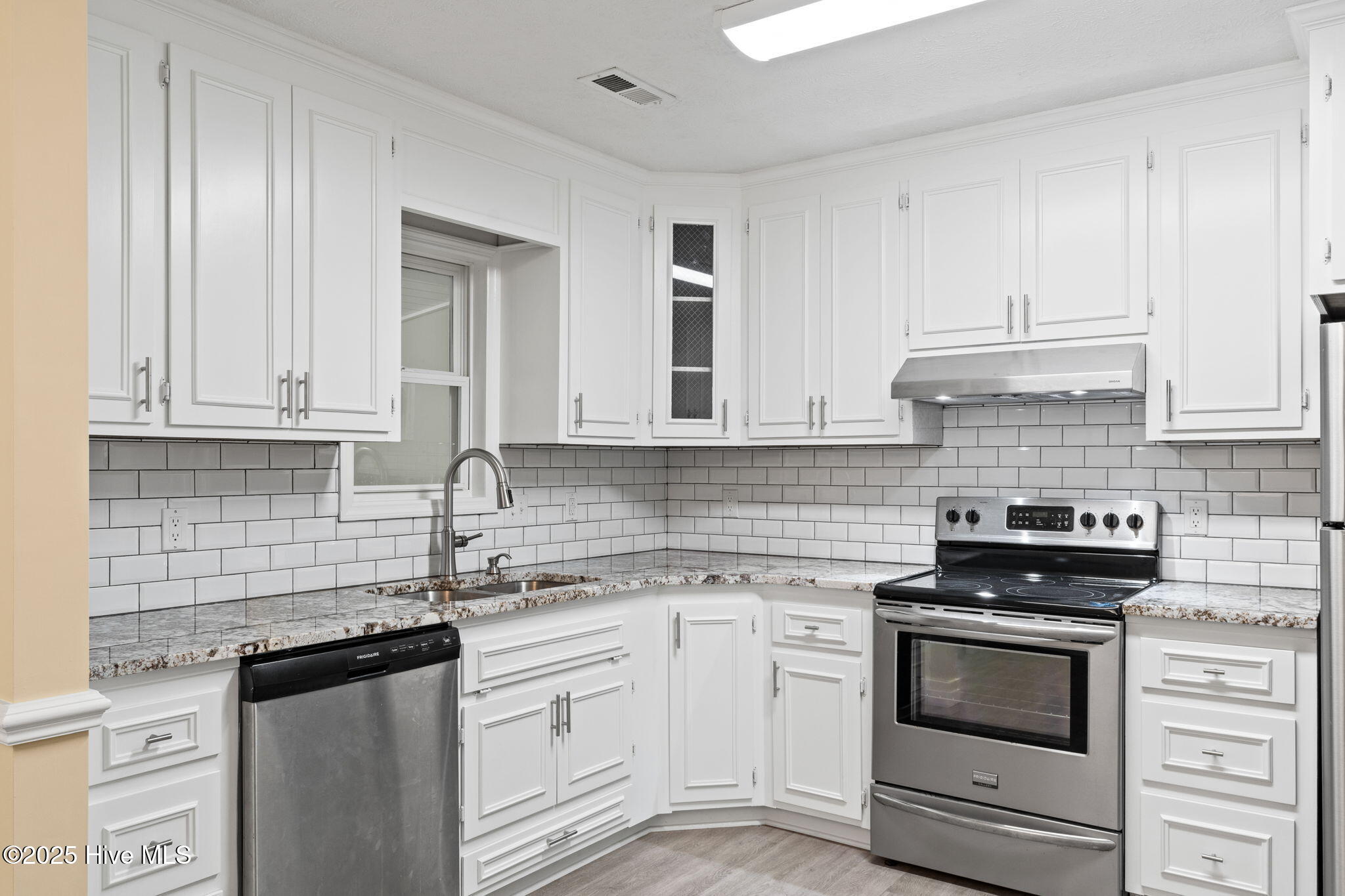 100551974 | Photo 14