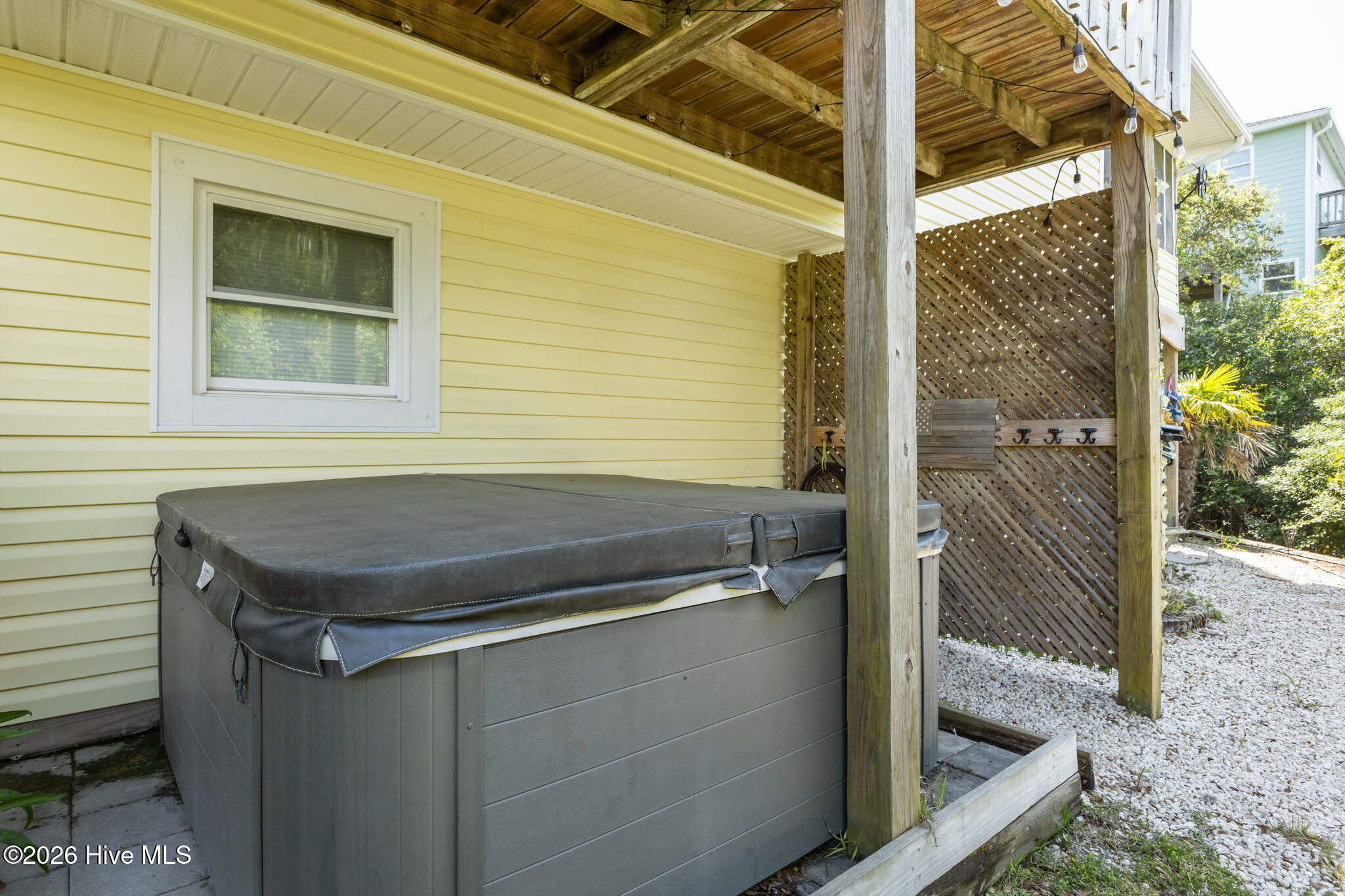 100568142 | Photo 39