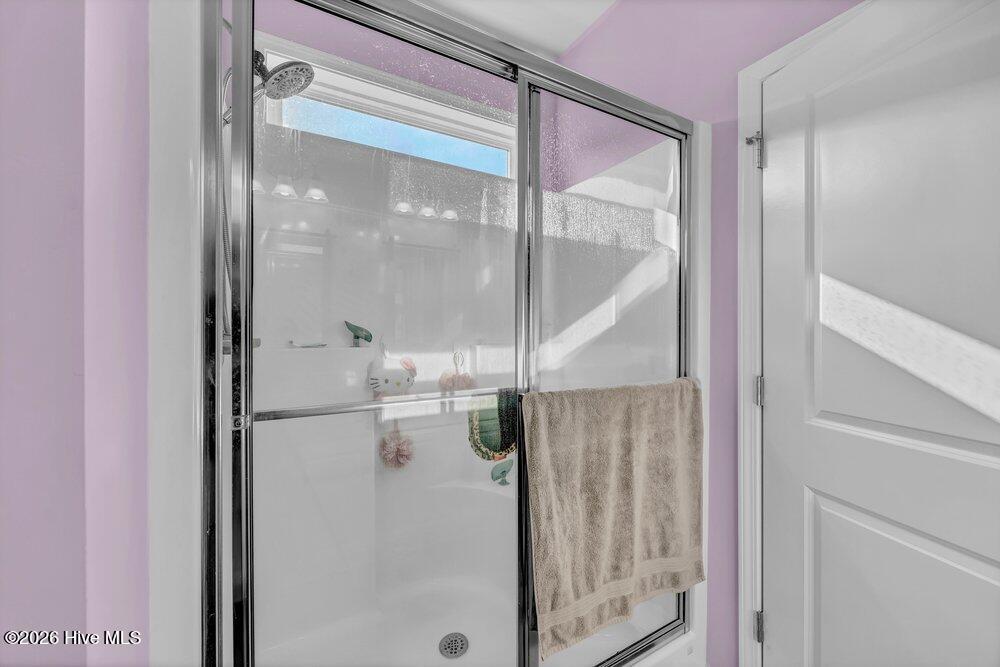 100569787 | Photo 18