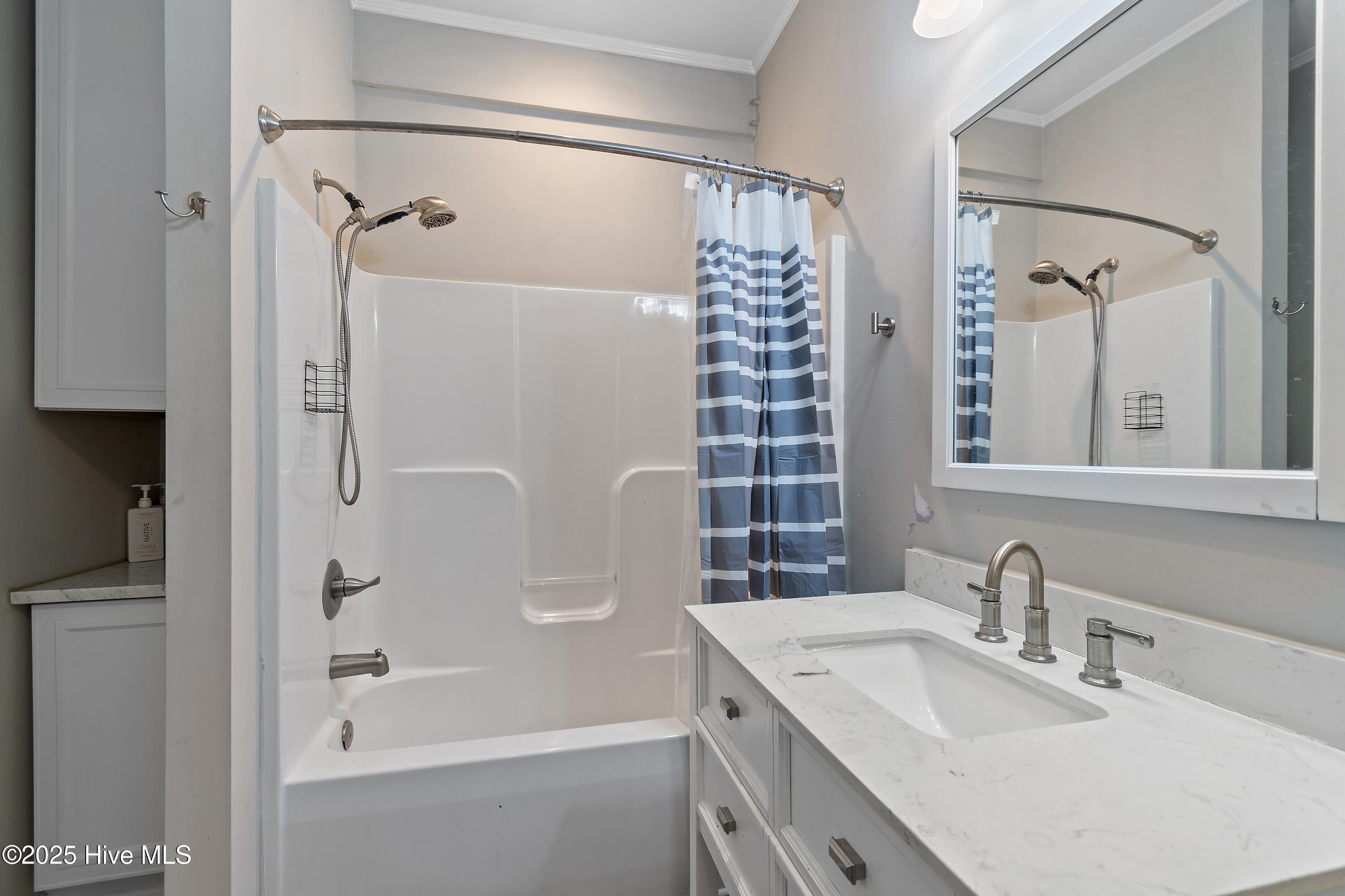 100546132 | Photo 34