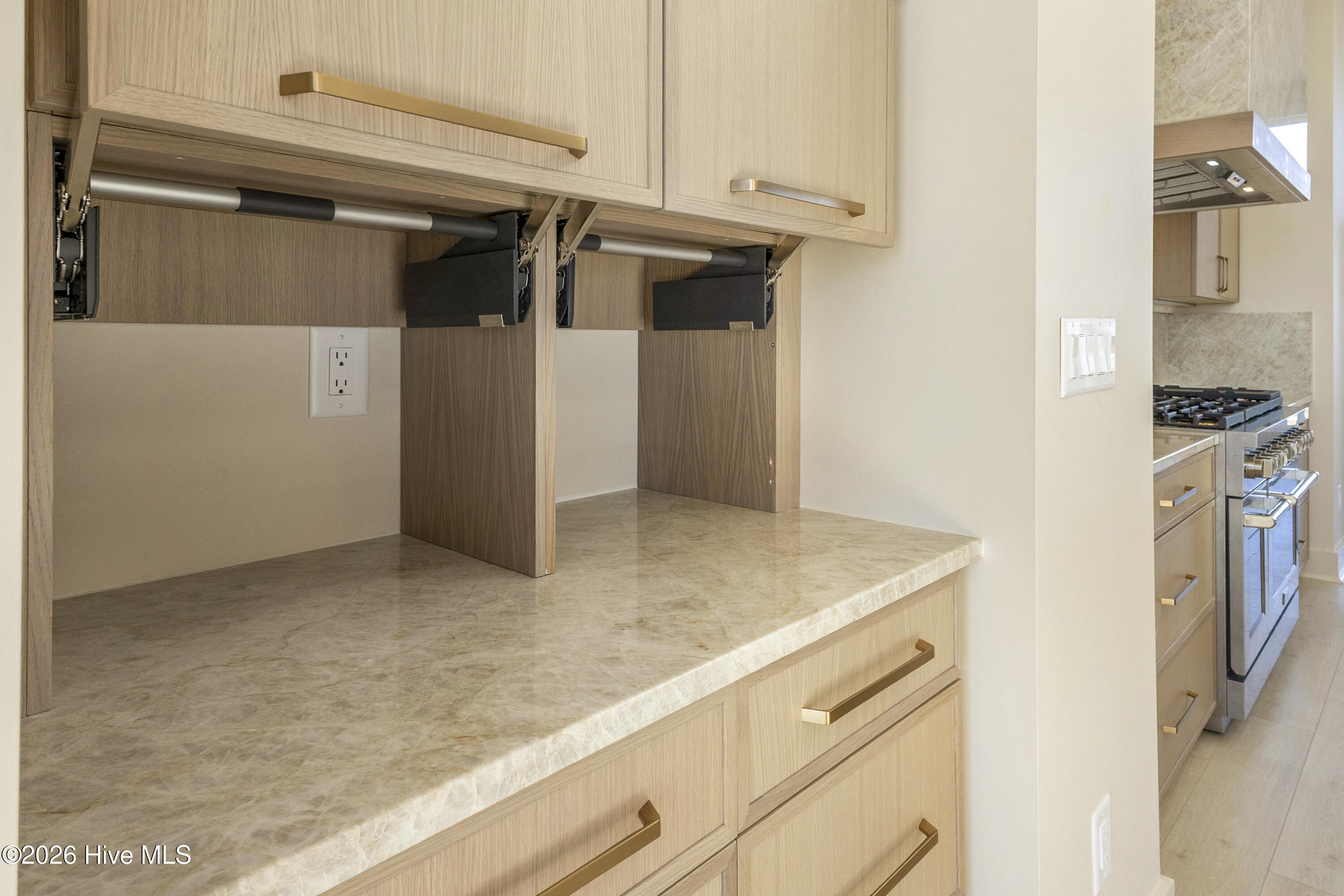 100551953 | Photo 33