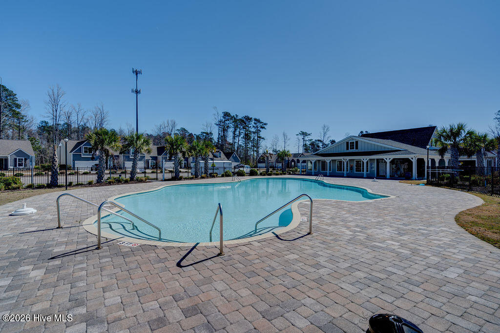 100547233 | Photo 51