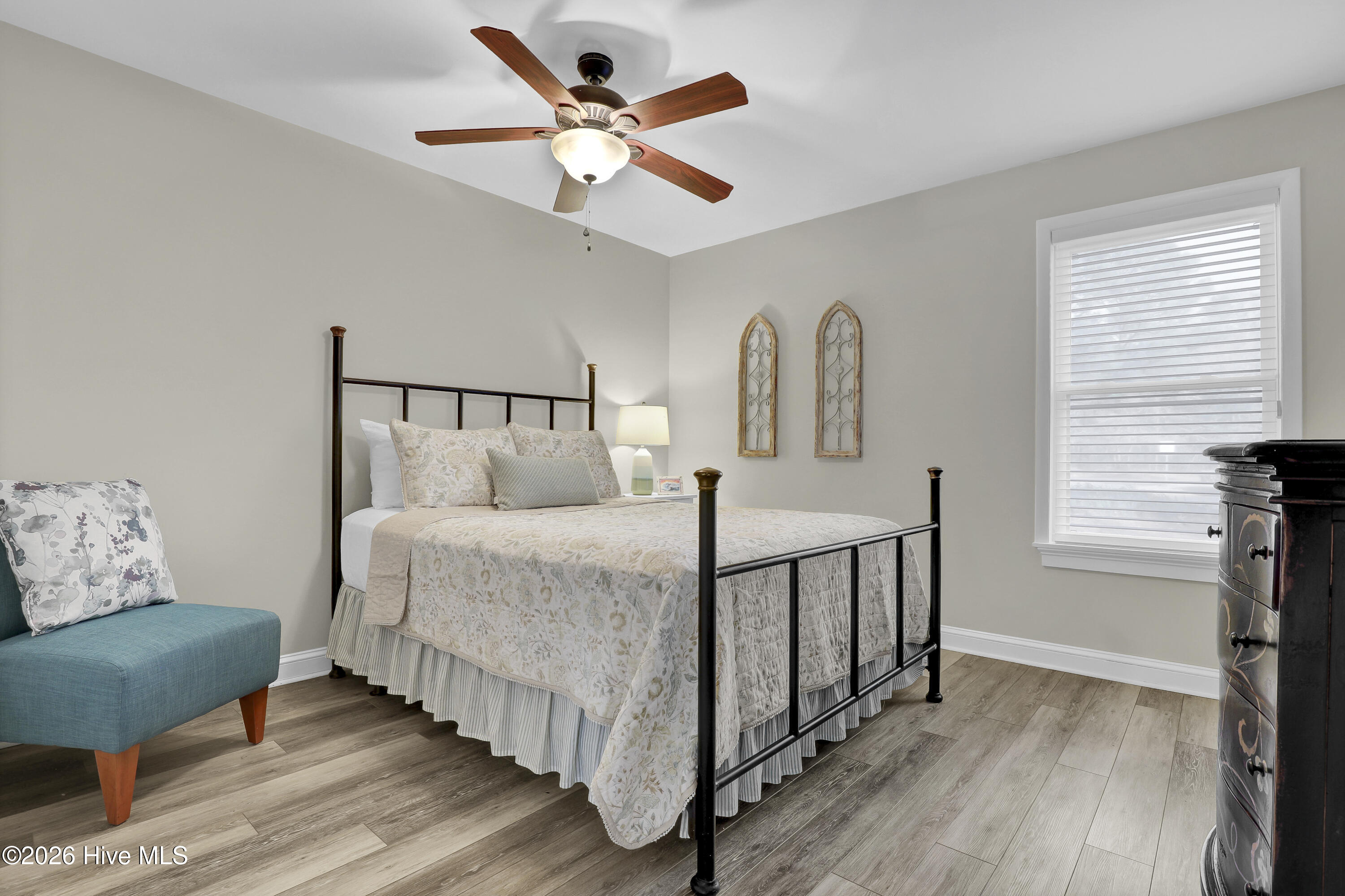 100549280 | Photo 25