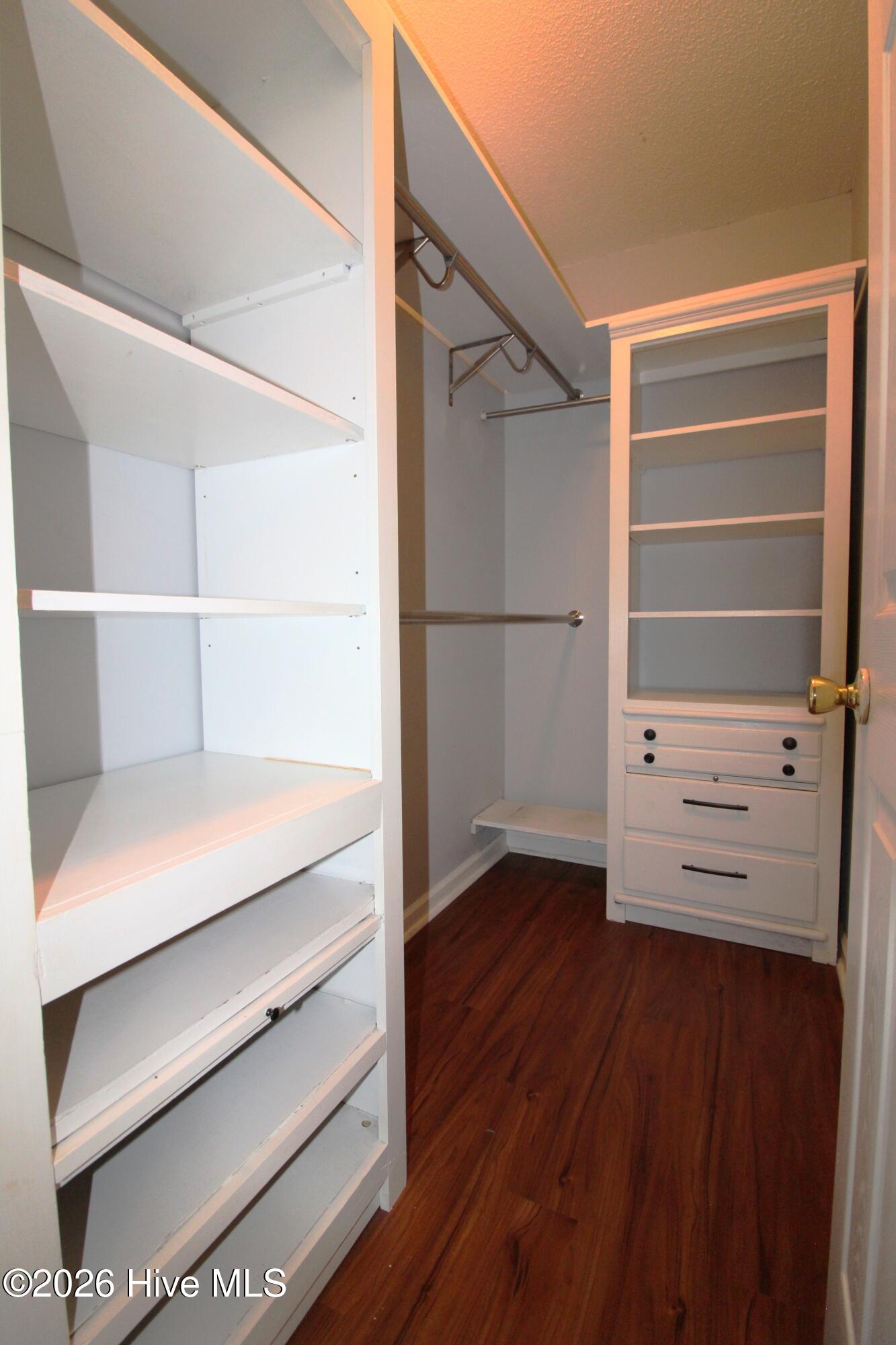 100558935 | Photo 34